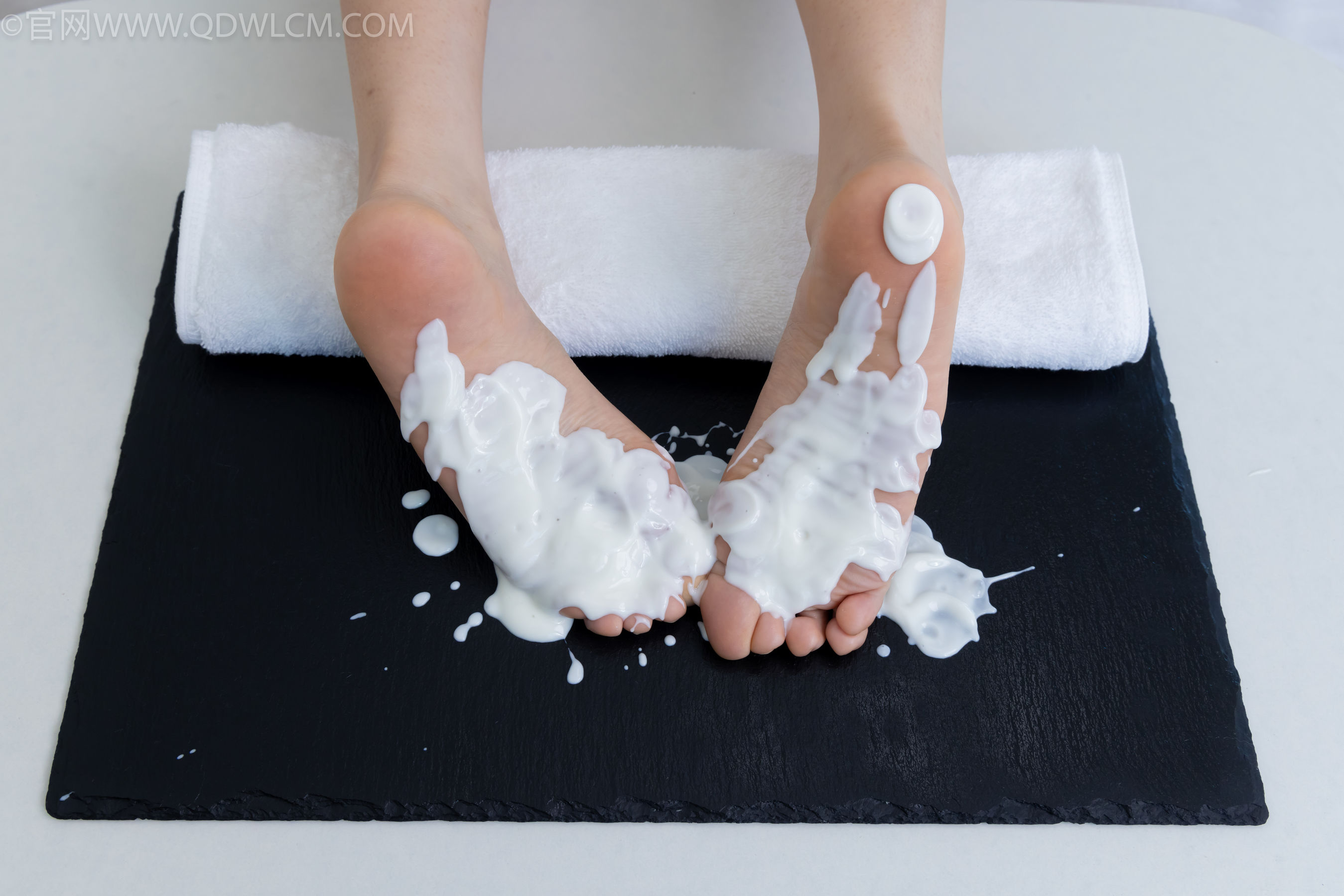 物恋传媒 No.2334 嘉木 - 运动鞋、厚白丝、裸足、裸足/(242P)