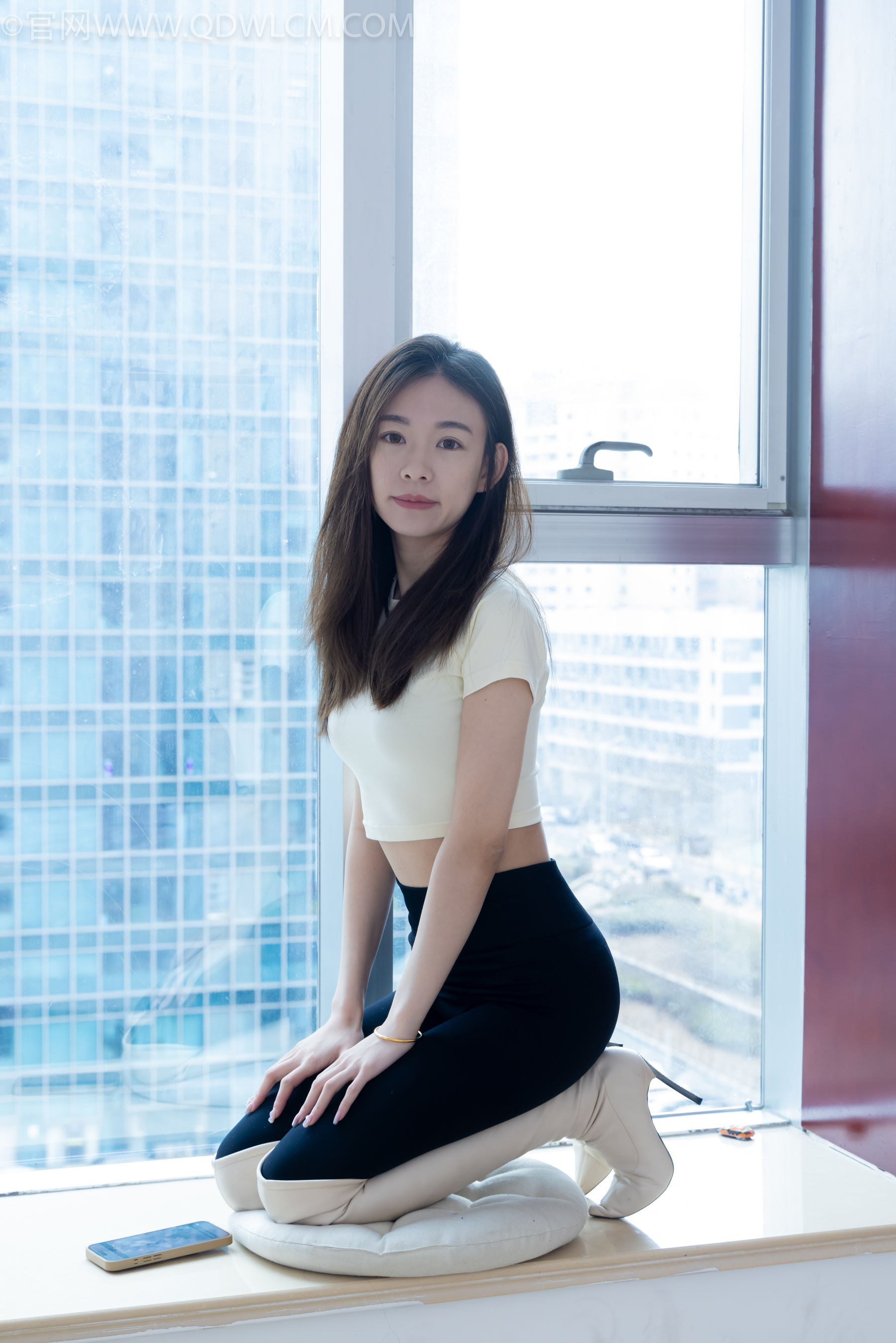 物恋传媒 No.2339 婷婷 - 长靴、白棉袜、裸足/(175P)