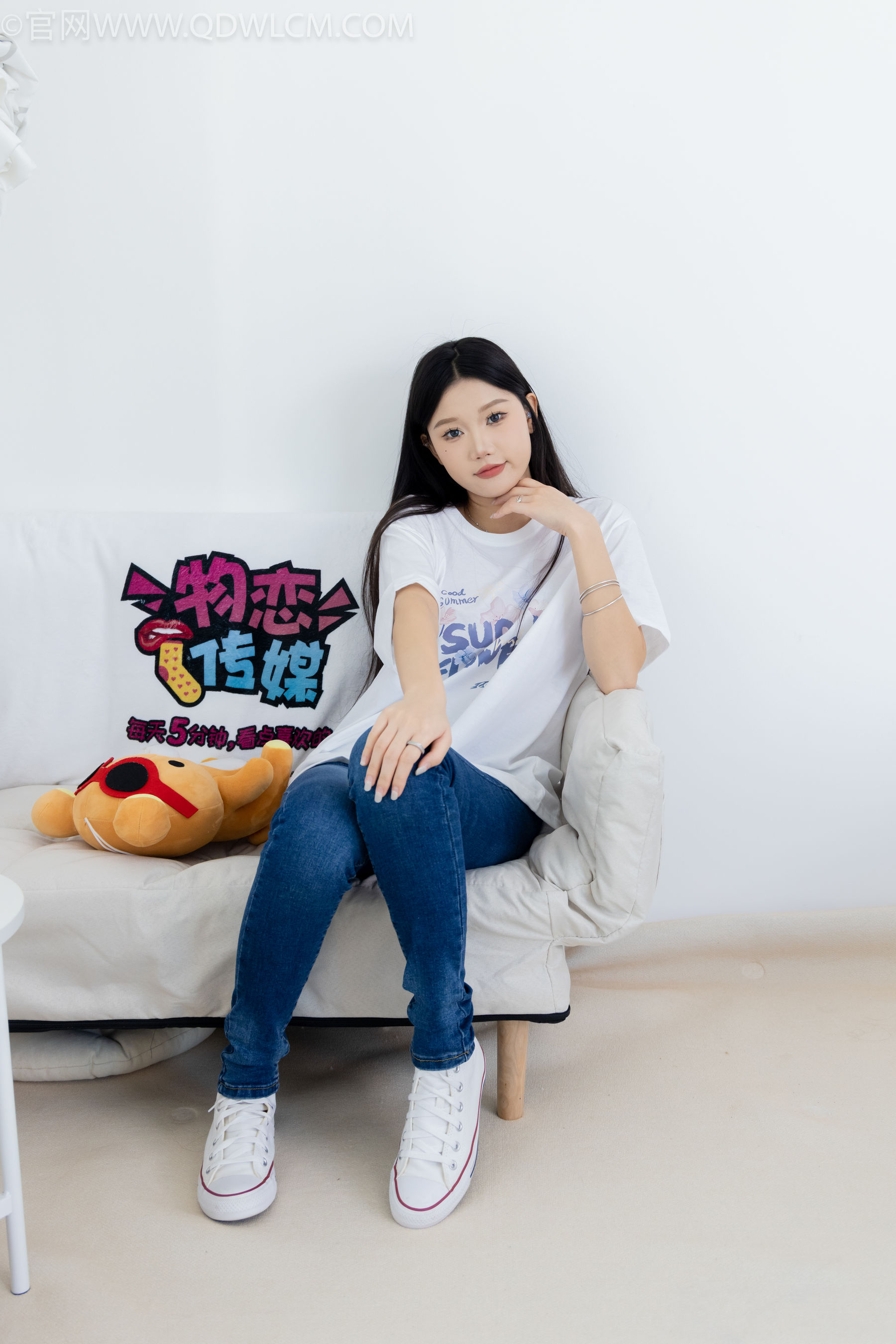 物恋传媒 No.2329 小竹 - 帆布鞋、白船袜、肚子疼揉肚子剧情/(158P)