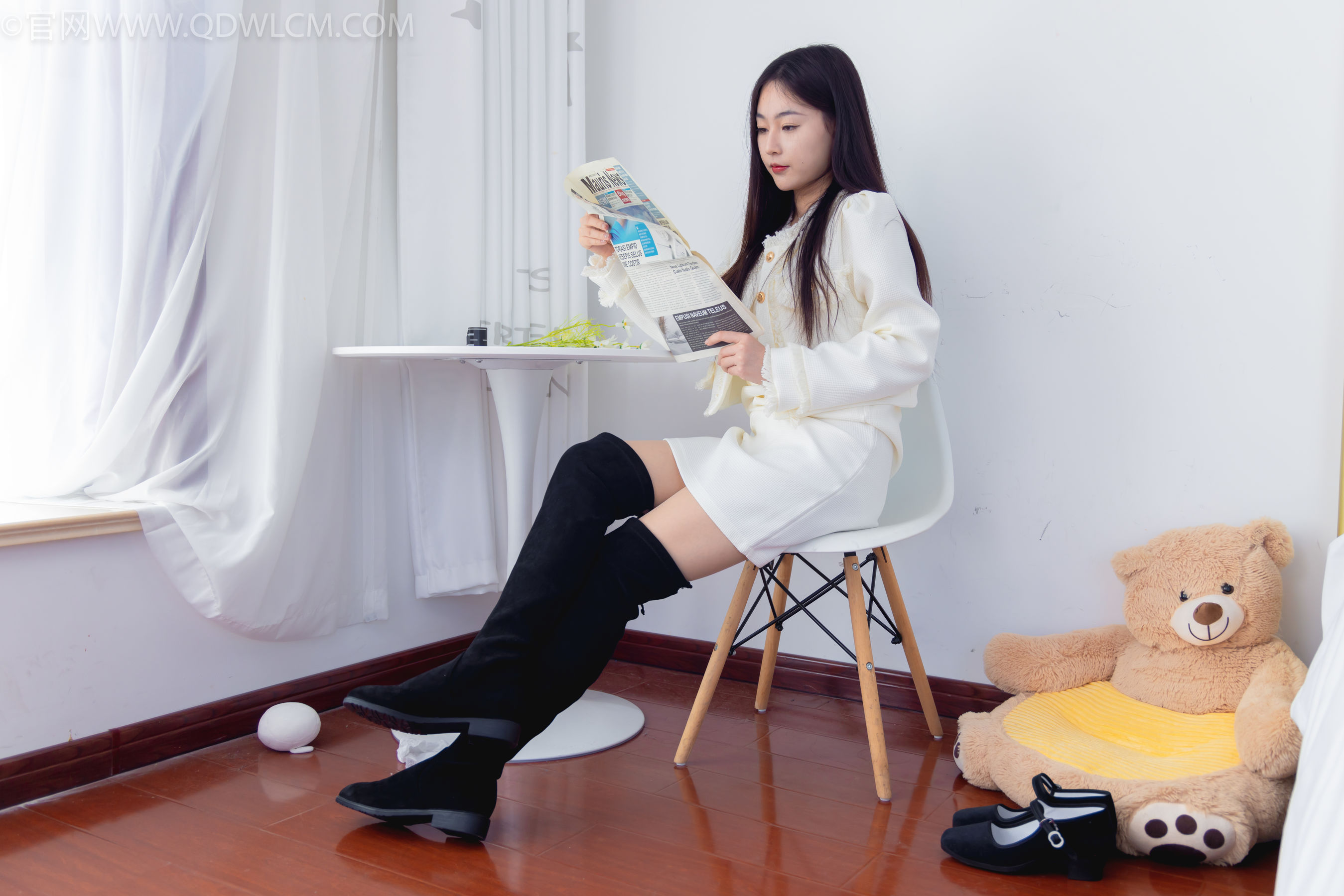 物恋传媒 No.2335 美兔 - 布鞋、长靴、白棉袜、薄肉丝/(227P)