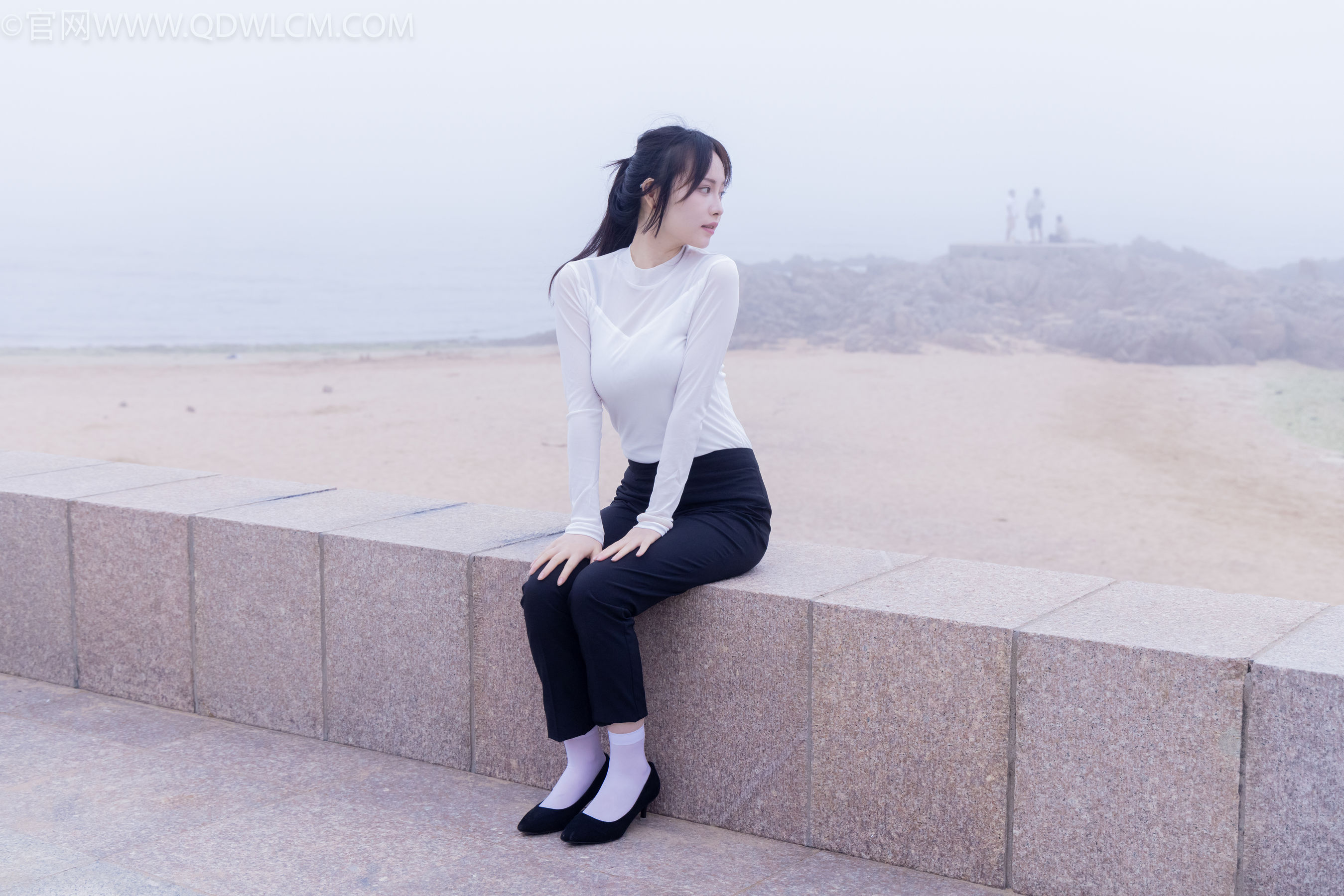 物恋传媒 No.2337 小酒 - 高跟鞋、短黑丝、短白丝/(315P)