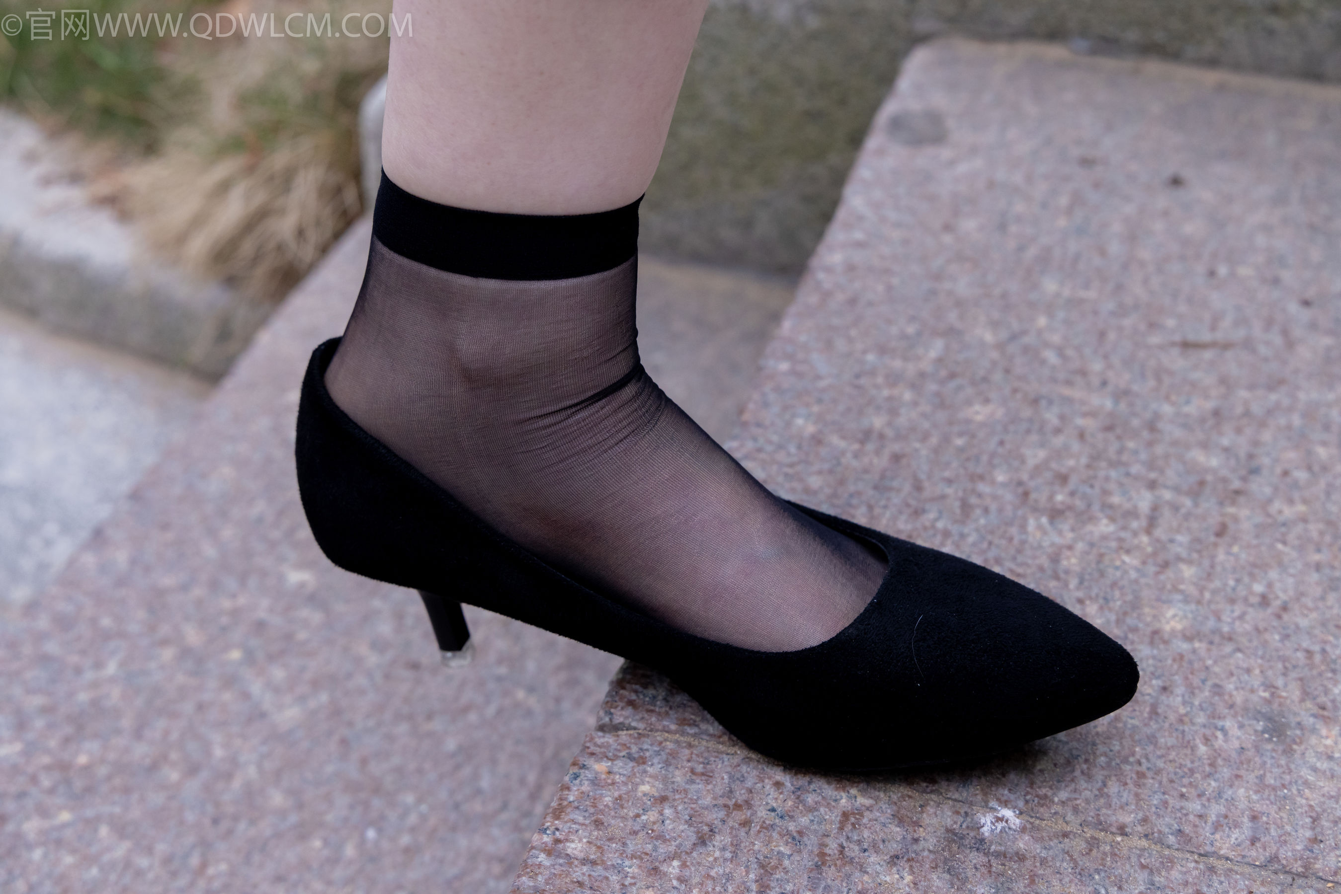 物恋传媒 No.2337 小酒 - 高跟鞋、短黑丝、短白丝/(315P)