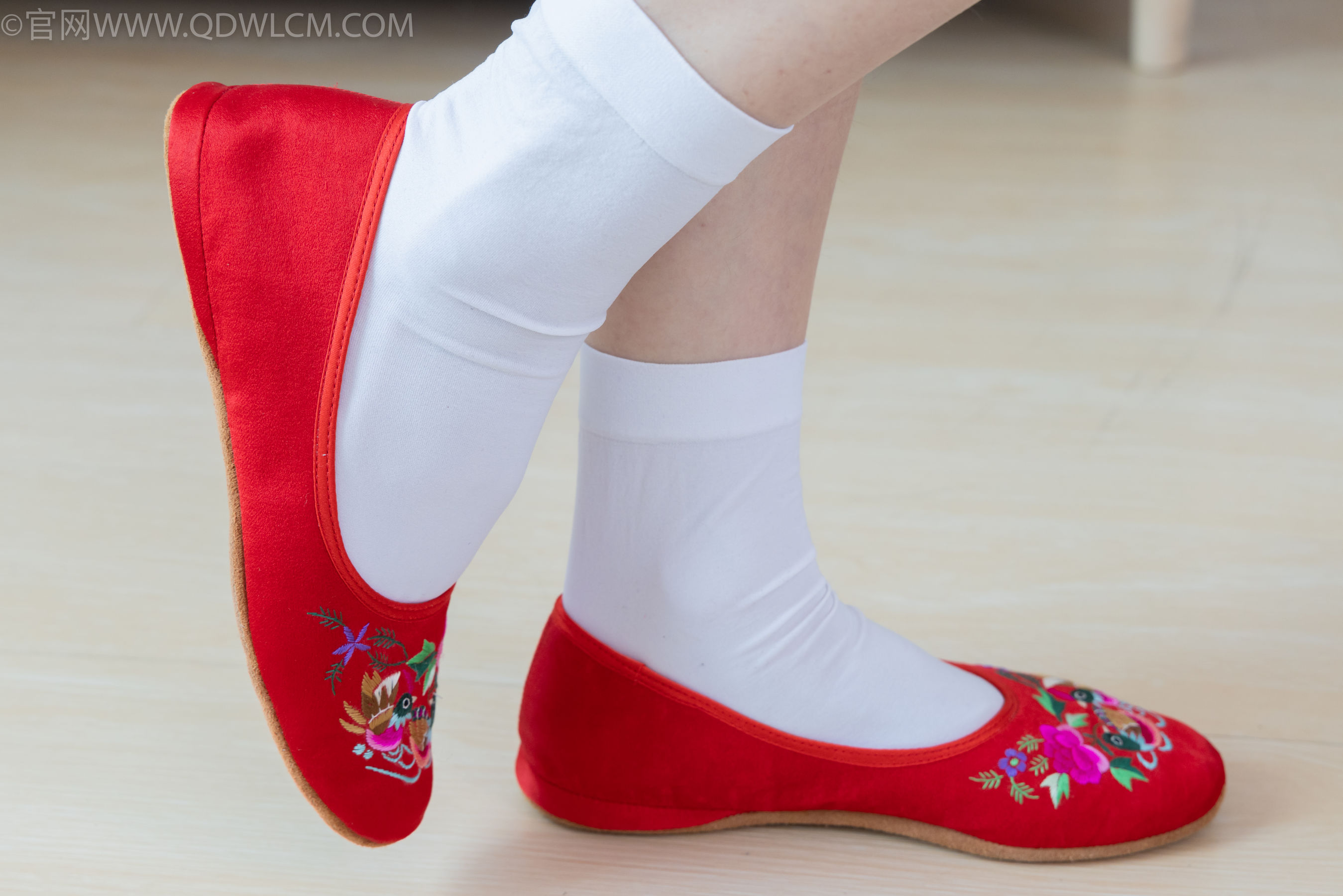 物恋传媒 No.2328 绒绒 - 汉服、布鞋、白棉袜、红色船袜/(174P)