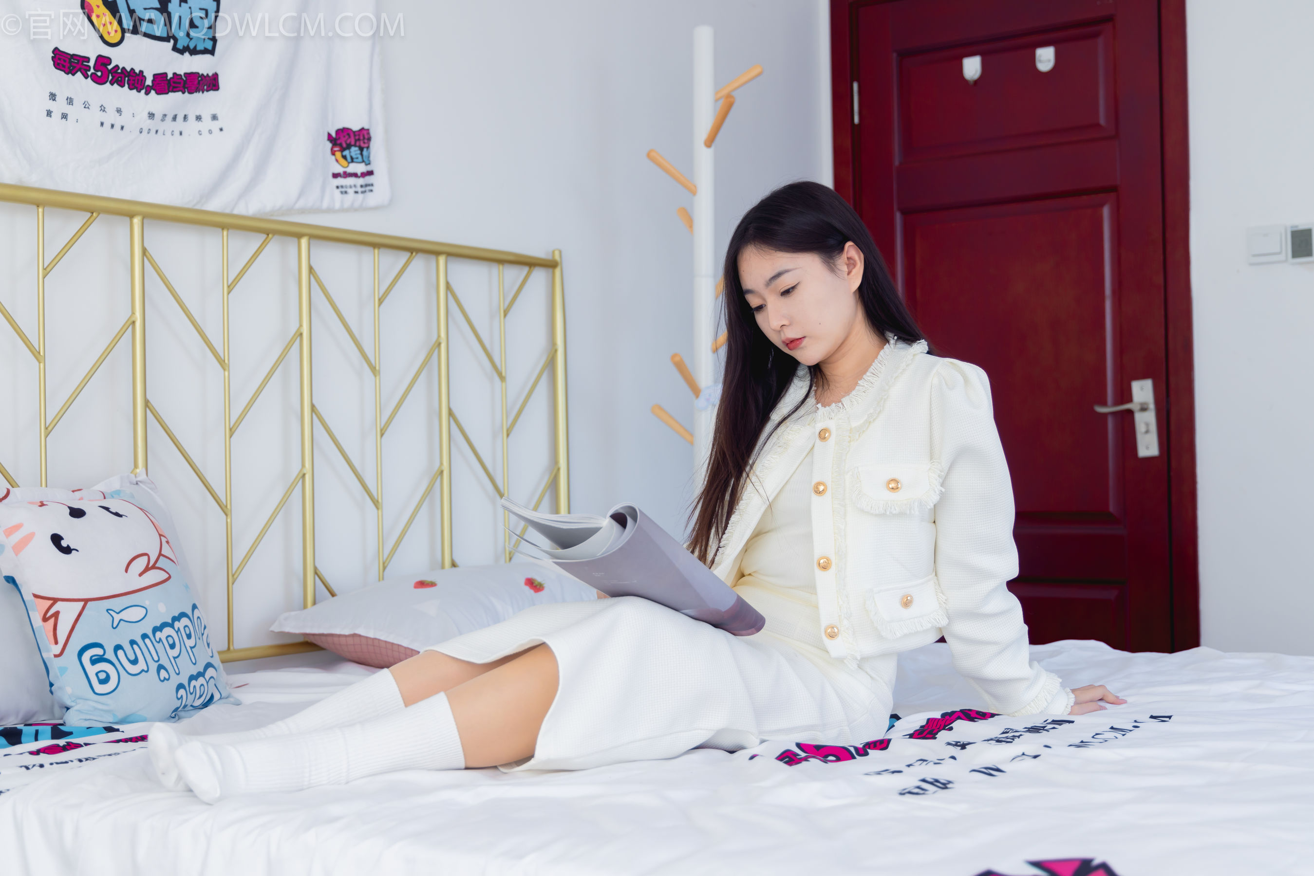 物恋传媒 No.2335 美兔 - 布鞋、长靴、白棉袜、薄肉丝/(227P)