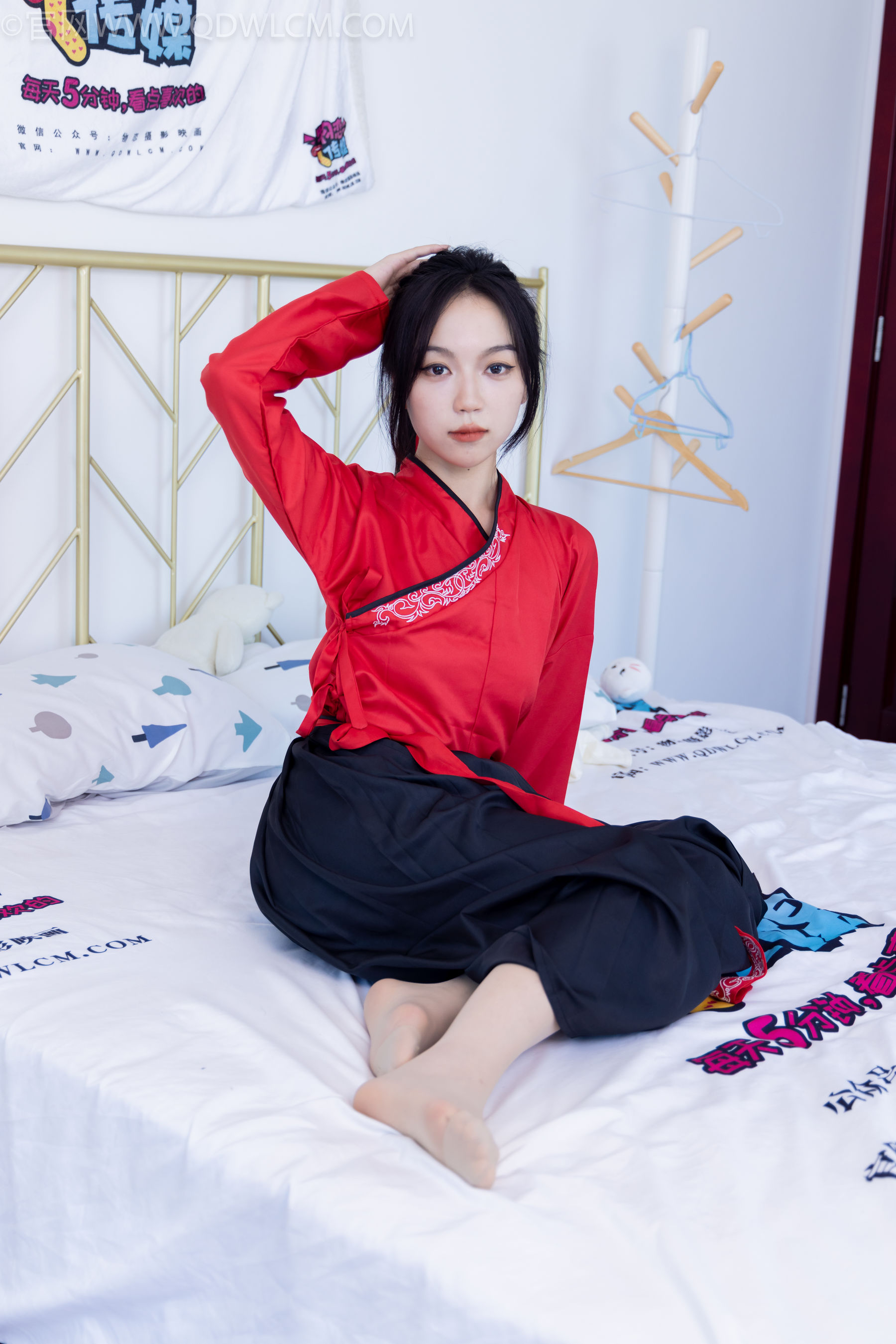 物恋传媒 No.2330 纱纱 - 汉服、皮鞋、白棉袜、薄肉丝/(219P)