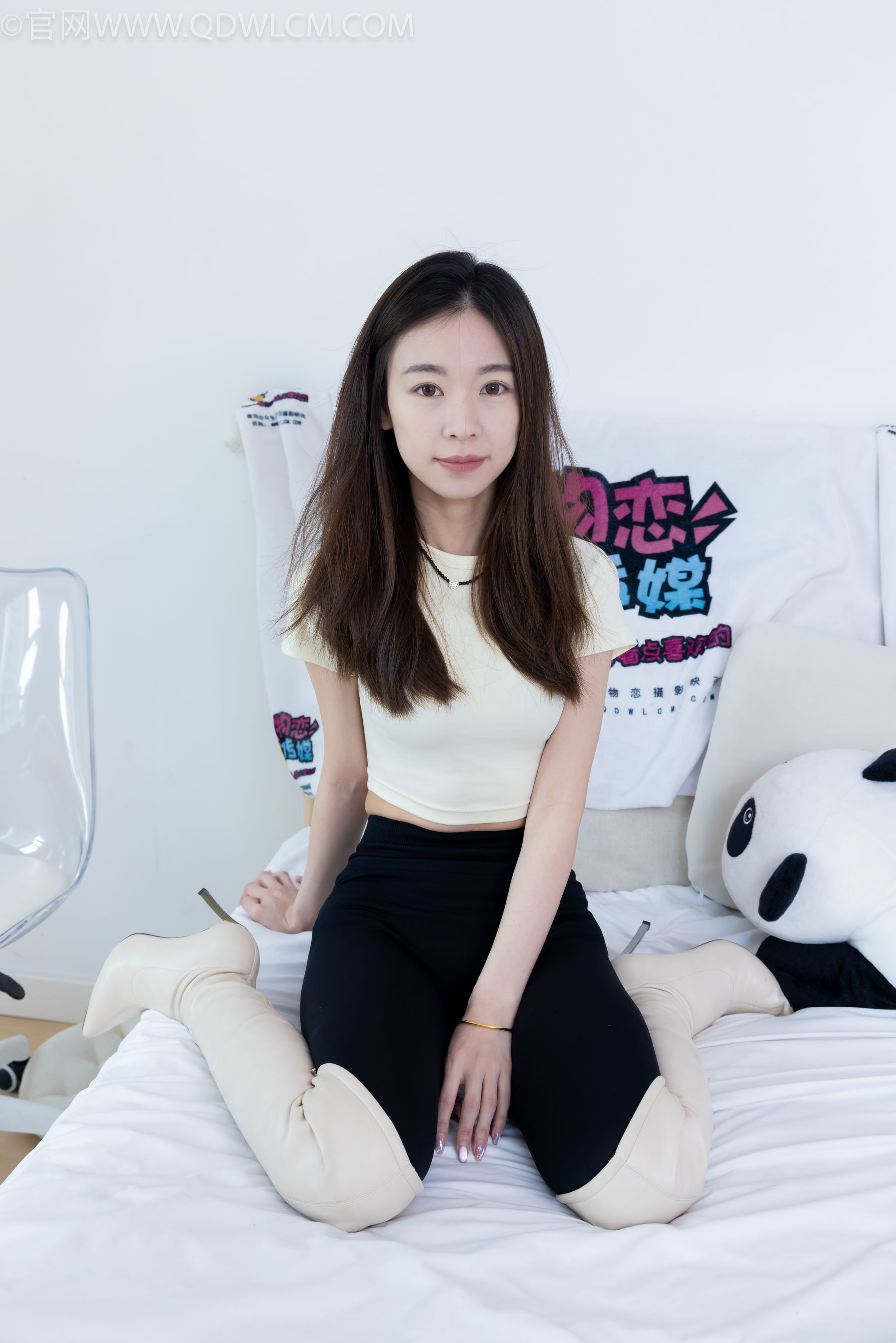 物恋传媒 No.2339 婷婷 - 长靴、白棉袜、裸足/(175P)