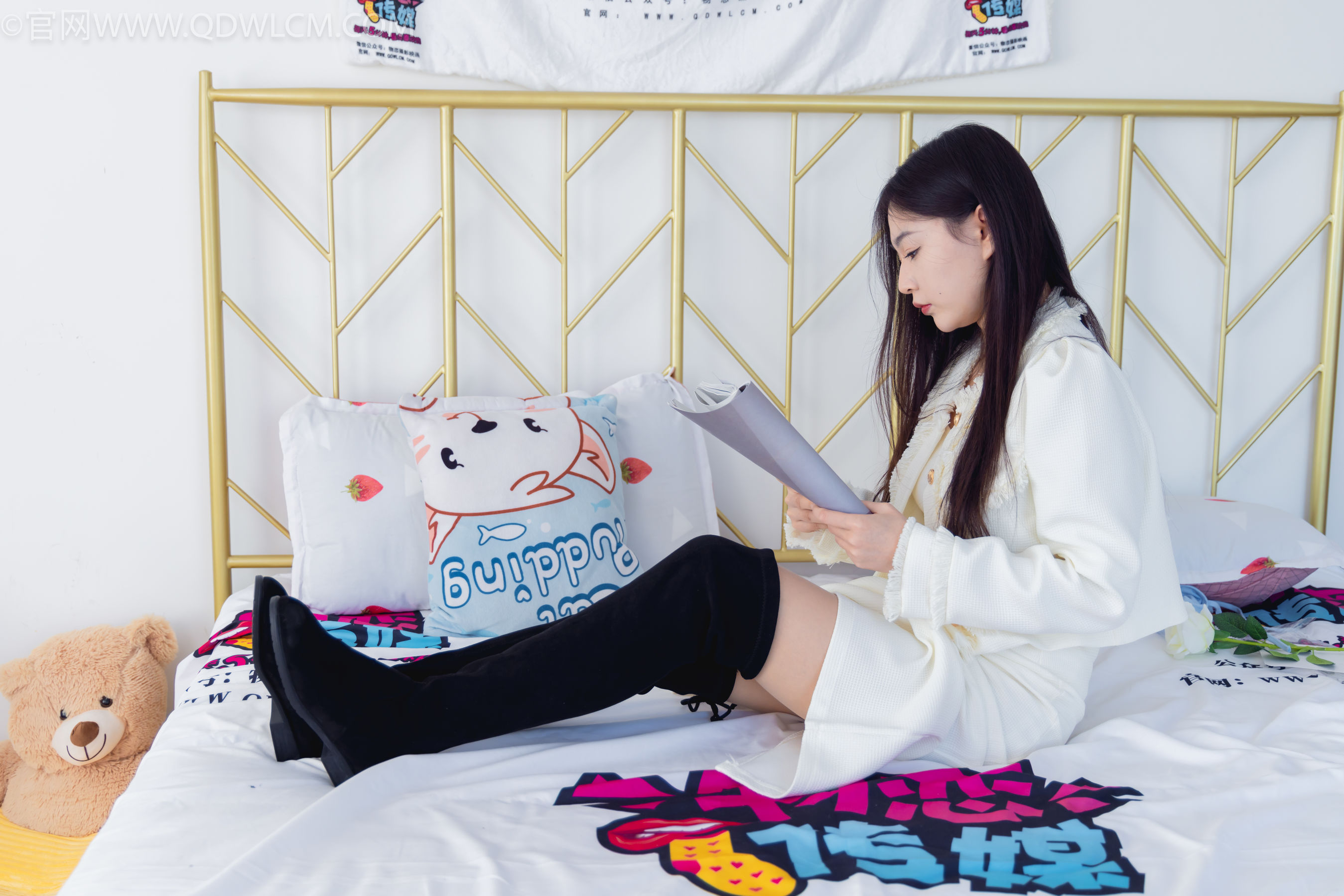 物恋传媒 No.2335 美兔 - 布鞋、长靴、白棉袜、薄肉丝/(227P)