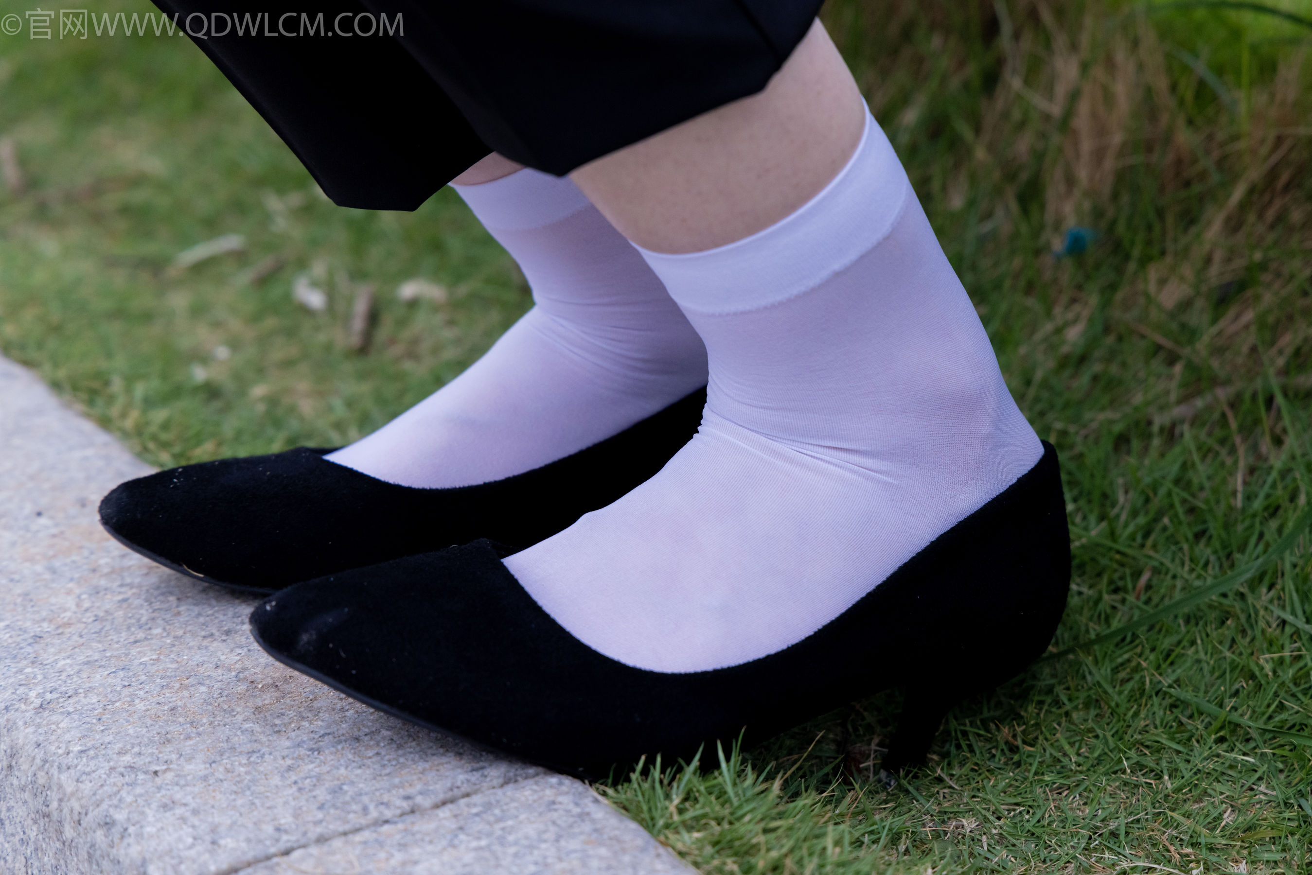 物恋传媒 No.2337 小酒 - 高跟鞋、短黑丝、短白丝/(315P)