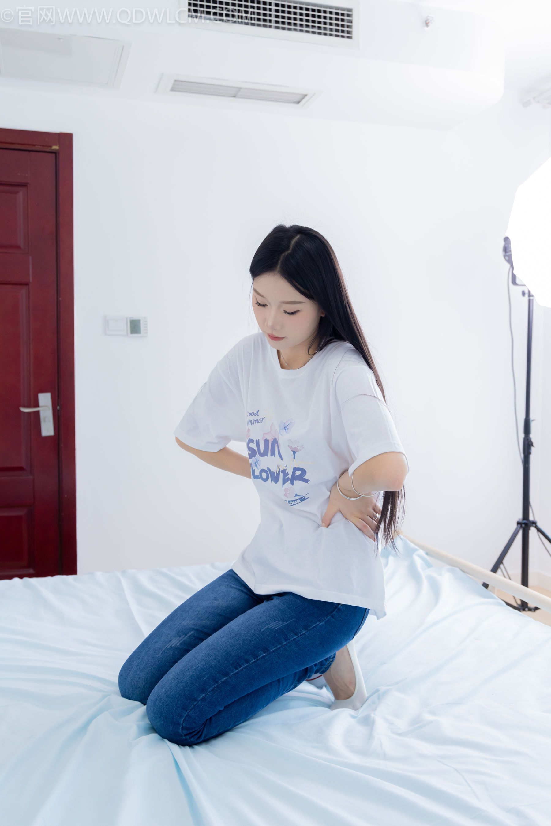 物恋传媒 No.2329 小竹 - 帆布鞋、白船袜、肚子疼揉肚子剧情/(158P)