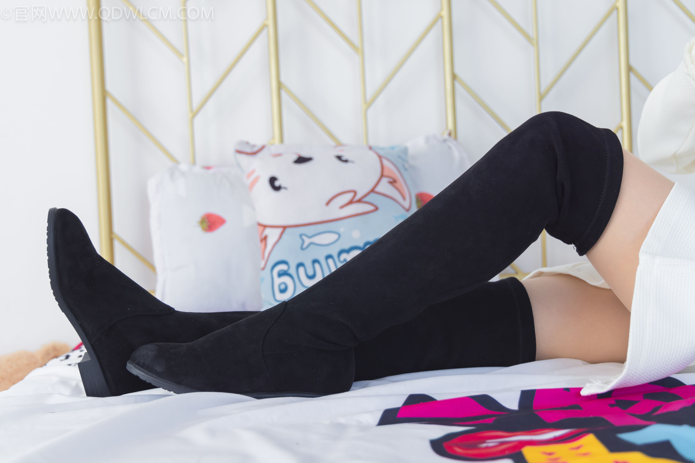 物恋传媒 No.2335 美兔 - 布鞋、长靴、白棉袜、薄肉丝/(227P)