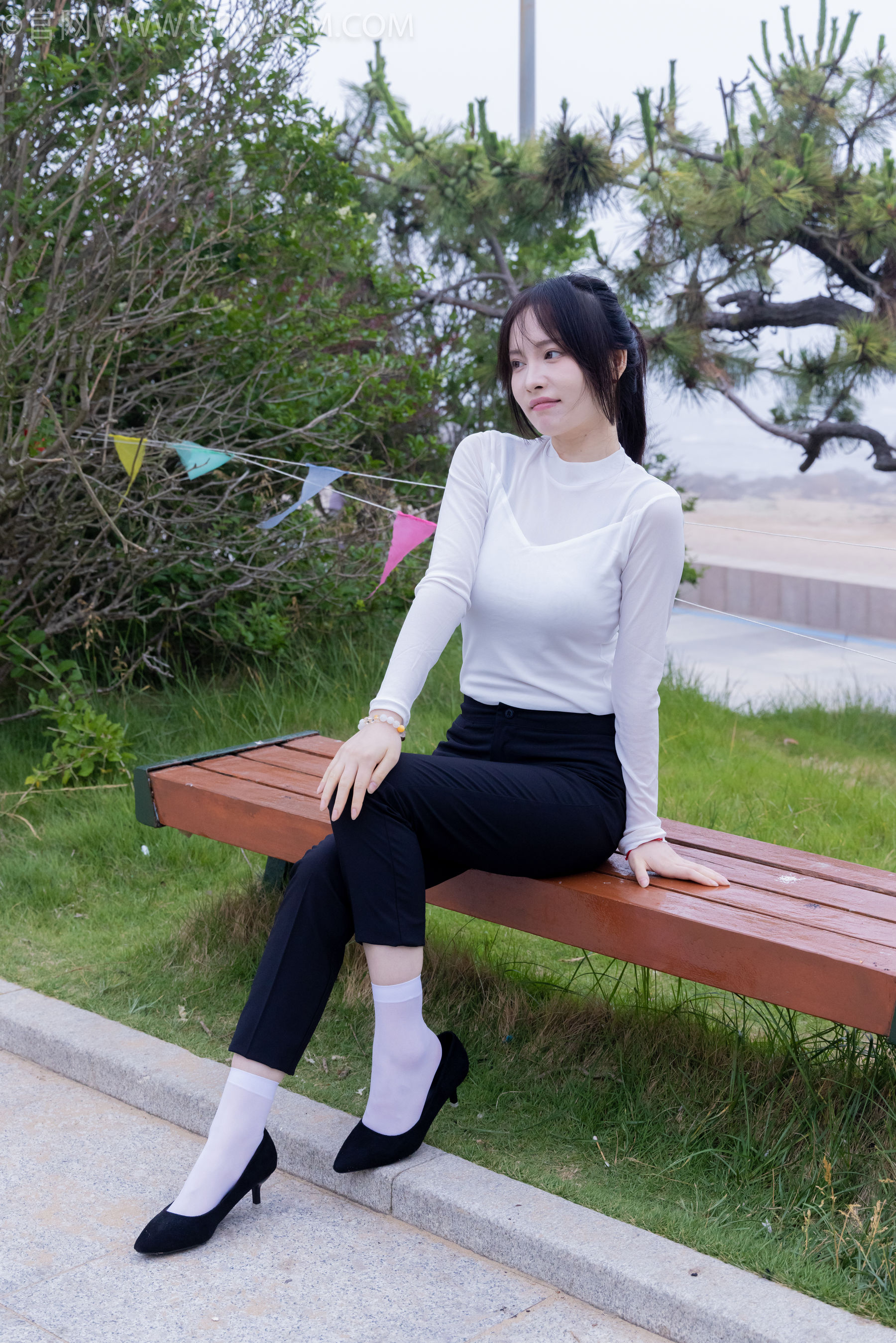 物恋传媒 No.2337 小酒 - 高跟鞋、短黑丝、短白丝/(315P)