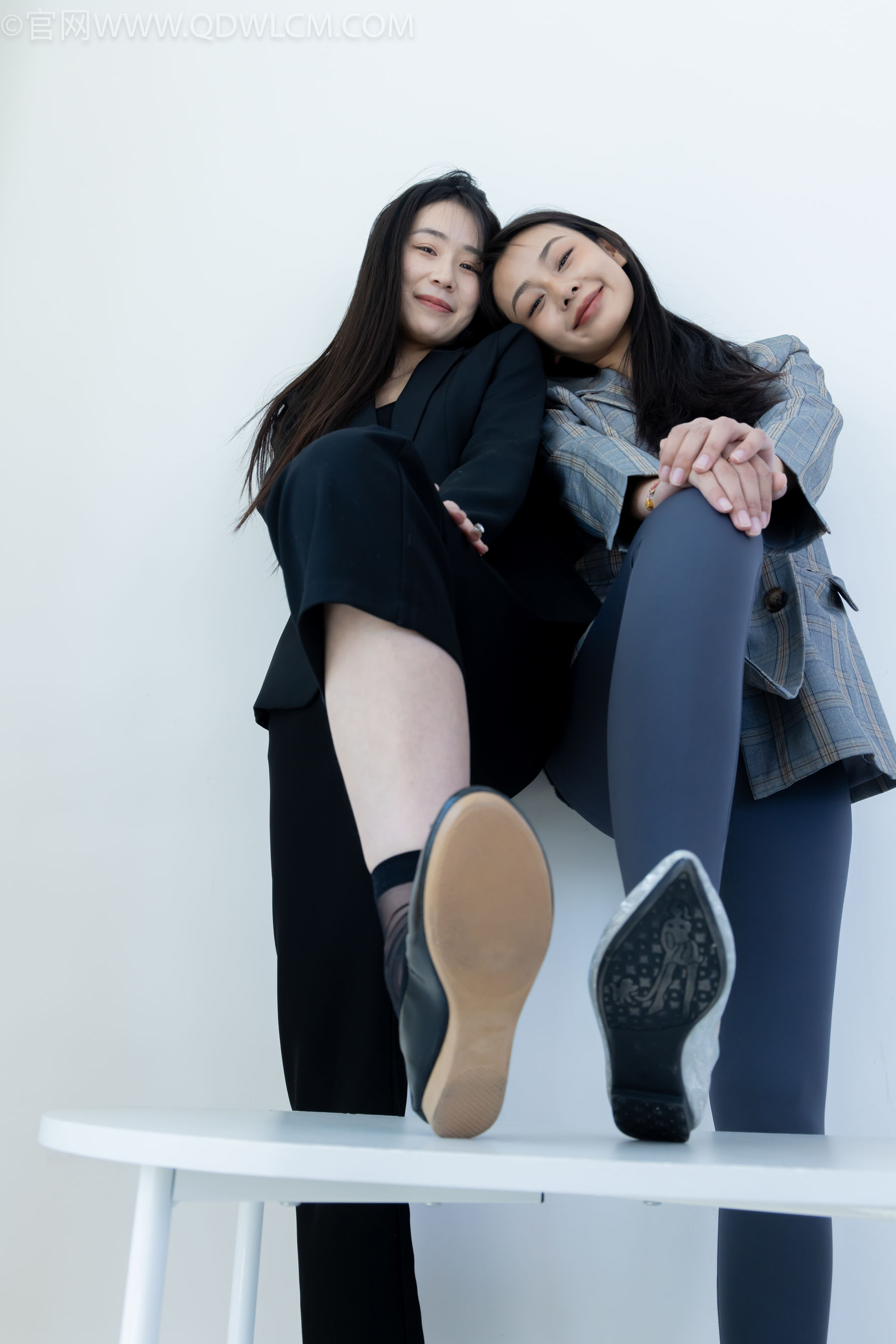 物恋传媒 No.2338 菜菜&岚岚 - 两双平底鞋、短黑丝、短肉丝/(169P)