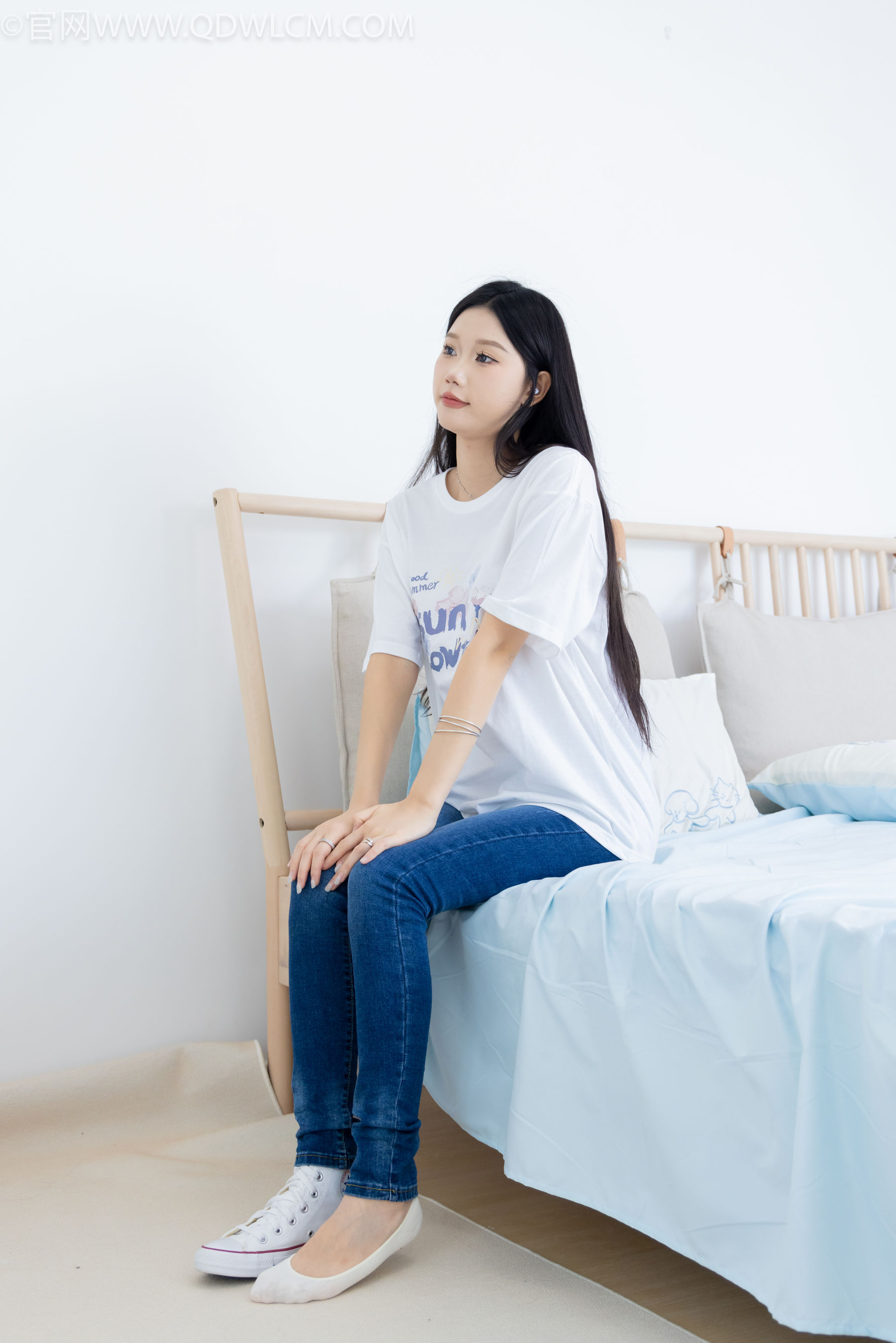 物恋传媒 No.2329 小竹 - 帆布鞋、白船袜、肚子疼揉肚子剧情/(158P)