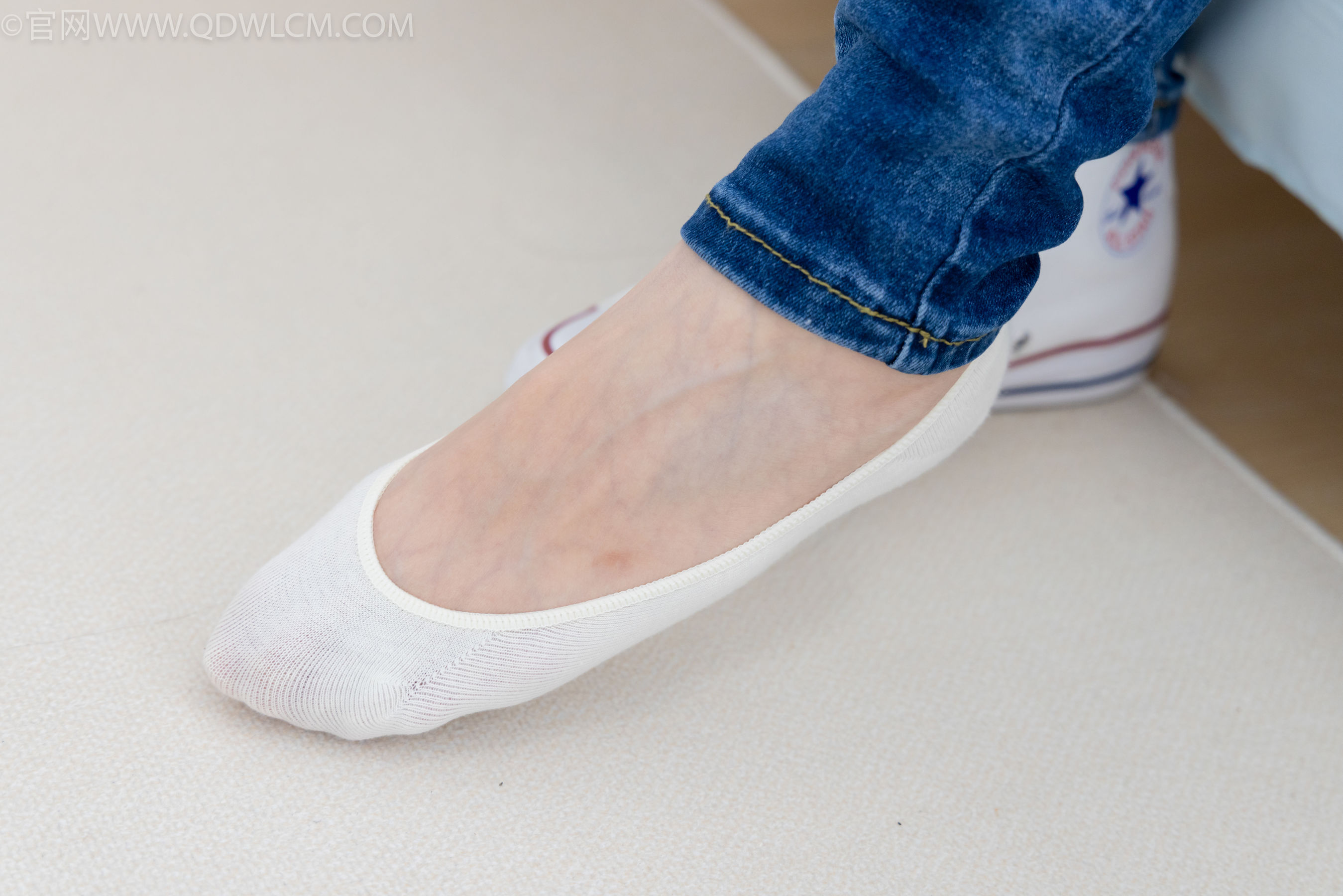 物恋传媒 No.2329 小竹 - 帆布鞋、白船袜、肚子疼揉肚子剧情/(158P)