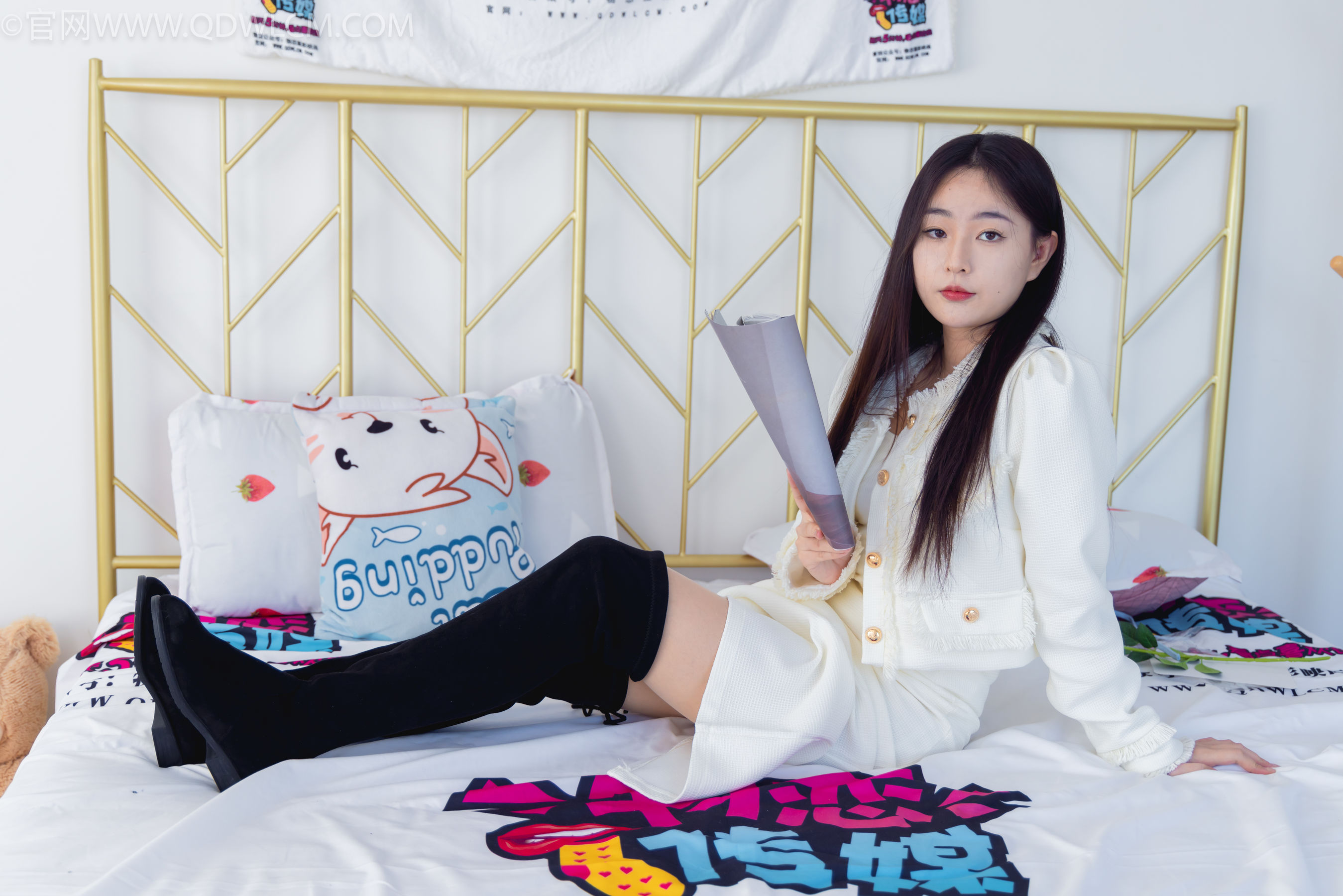 物恋传媒 No.2335 美兔 - 布鞋、长靴、白棉袜、薄肉丝/(227P)