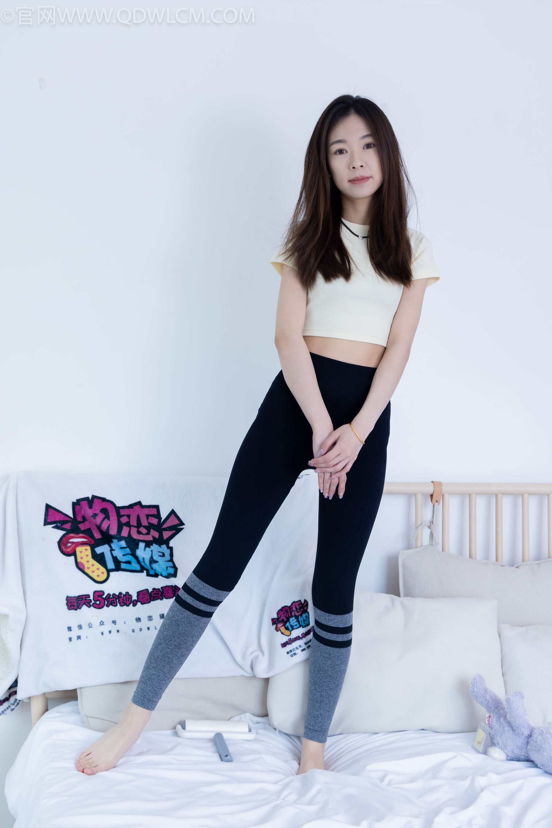 物恋传媒 No.2339 婷婷 - 长靴、白棉袜、裸足/(175P)