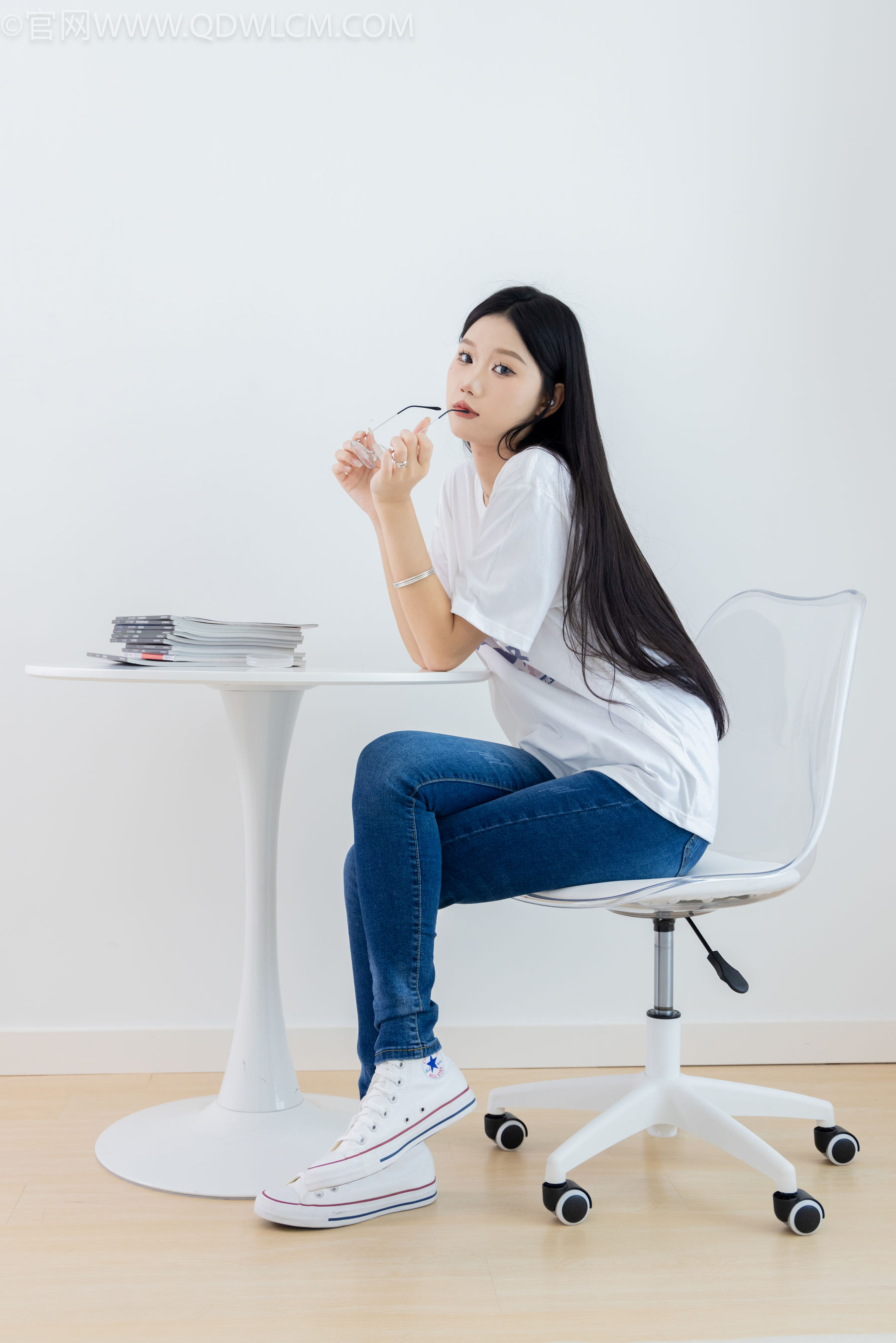 物恋传媒 No.2329 小竹 - 帆布鞋、白船袜、肚子疼揉肚子剧情/(158P)