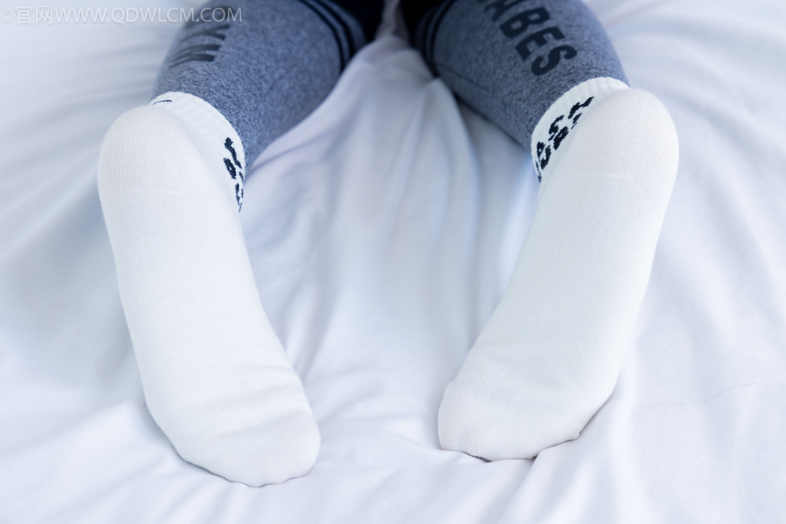 物恋传媒 No.2339 婷婷 - 长靴、白棉袜、裸足/(175P)