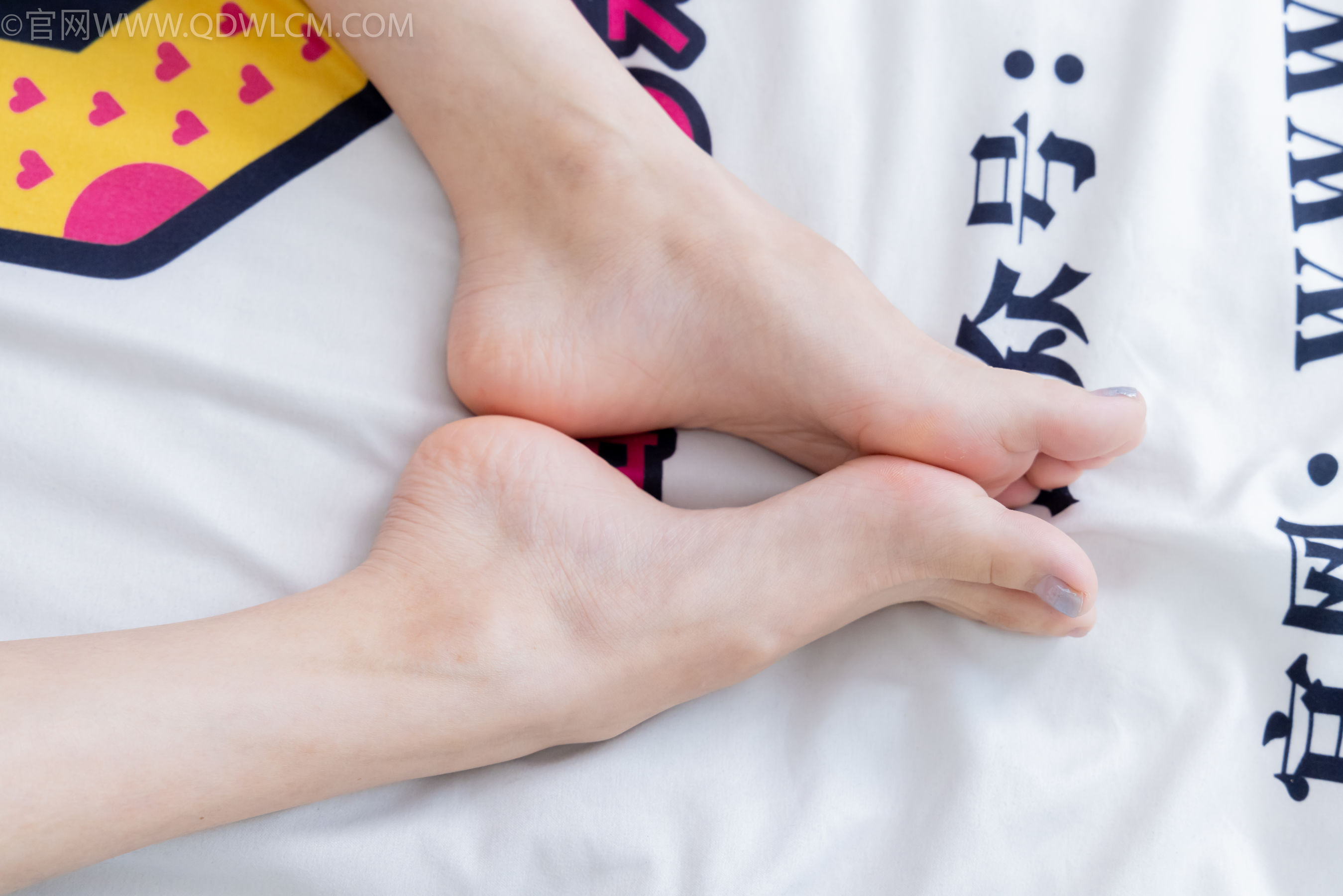 物恋传媒 No.2332 茯苓 - 短靴、短黑丝、裸足/(184P)