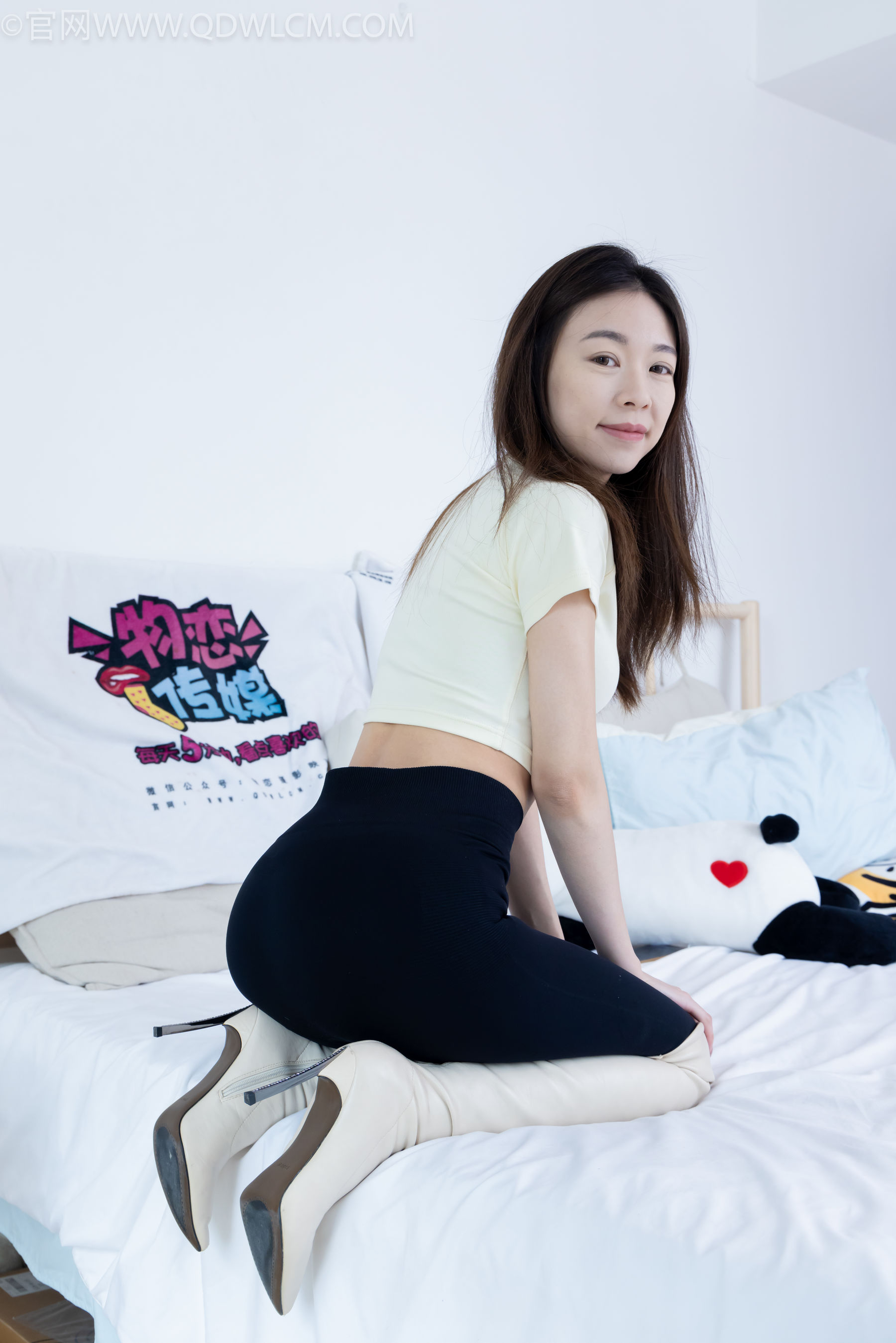 物恋传媒 No.2339 婷婷 - 长靴、白棉袜、裸足/(175P)