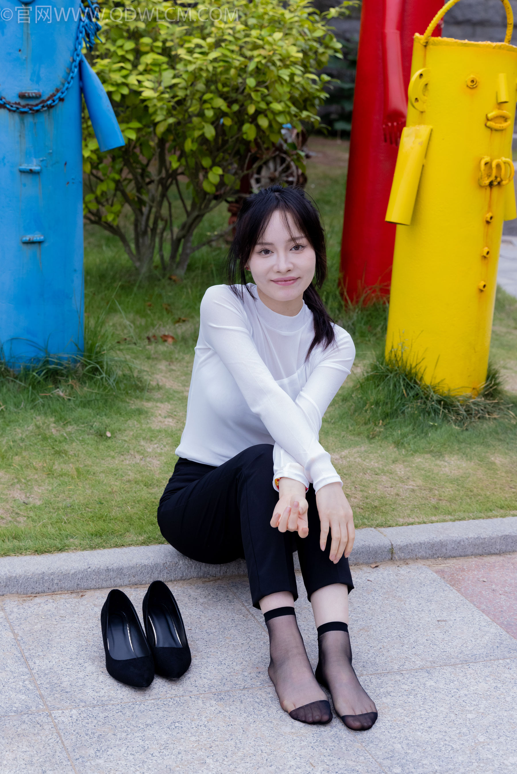 物恋传媒 No.2337 小酒 - 高跟鞋、短黑丝、短白丝/(315P)