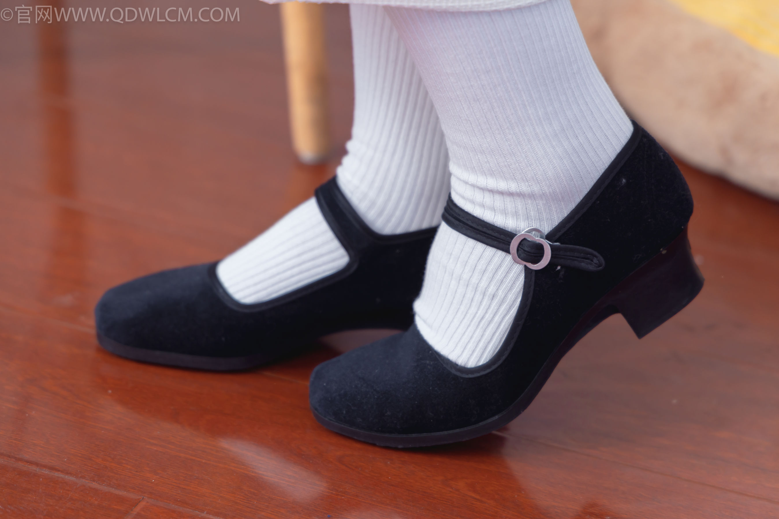 物恋传媒 No.2335 美兔 - 布鞋、长靴、白棉袜、薄肉丝/(227P)