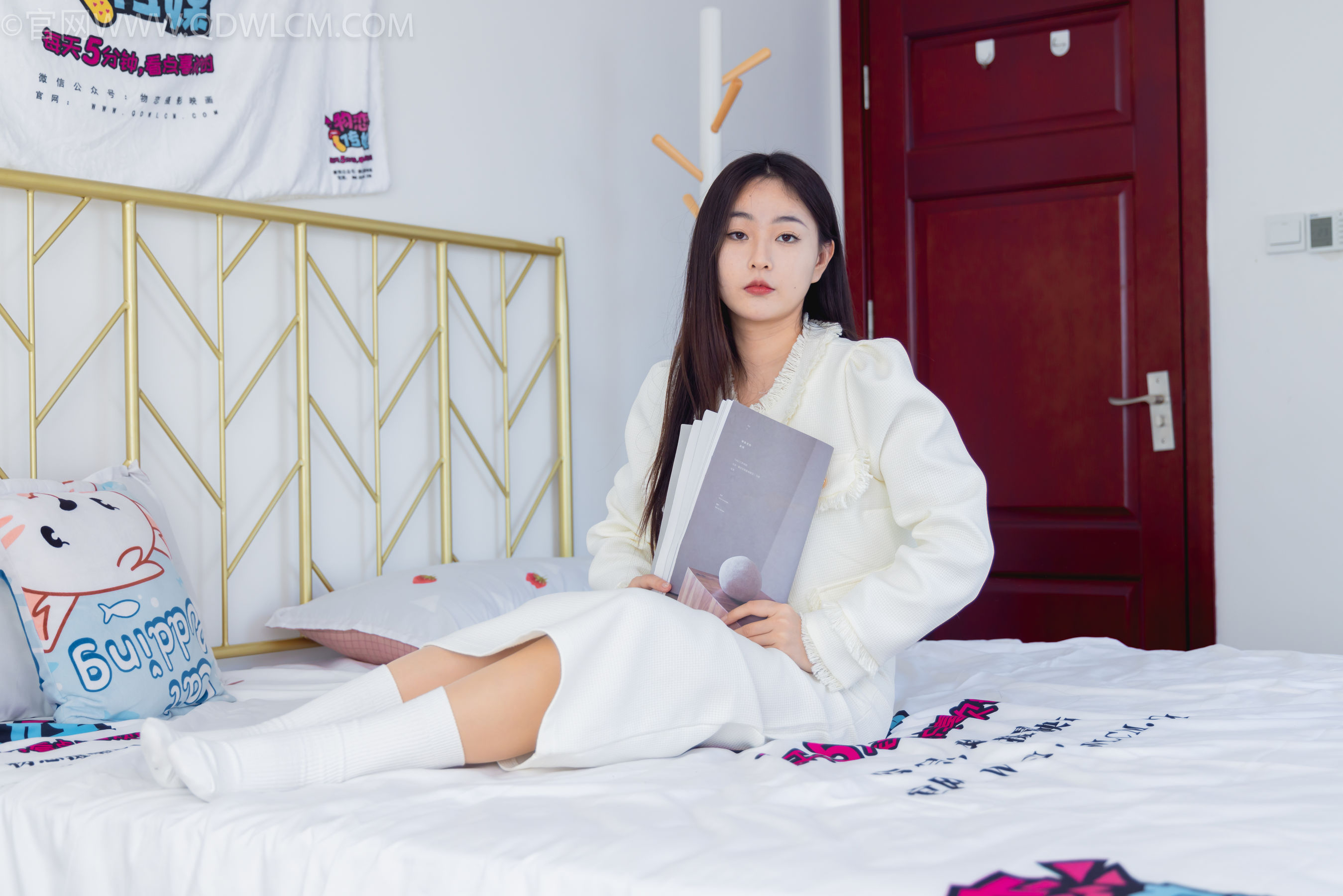 物恋传媒 No.2335 美兔 - 布鞋、长靴、白棉袜、薄肉丝/(227P)