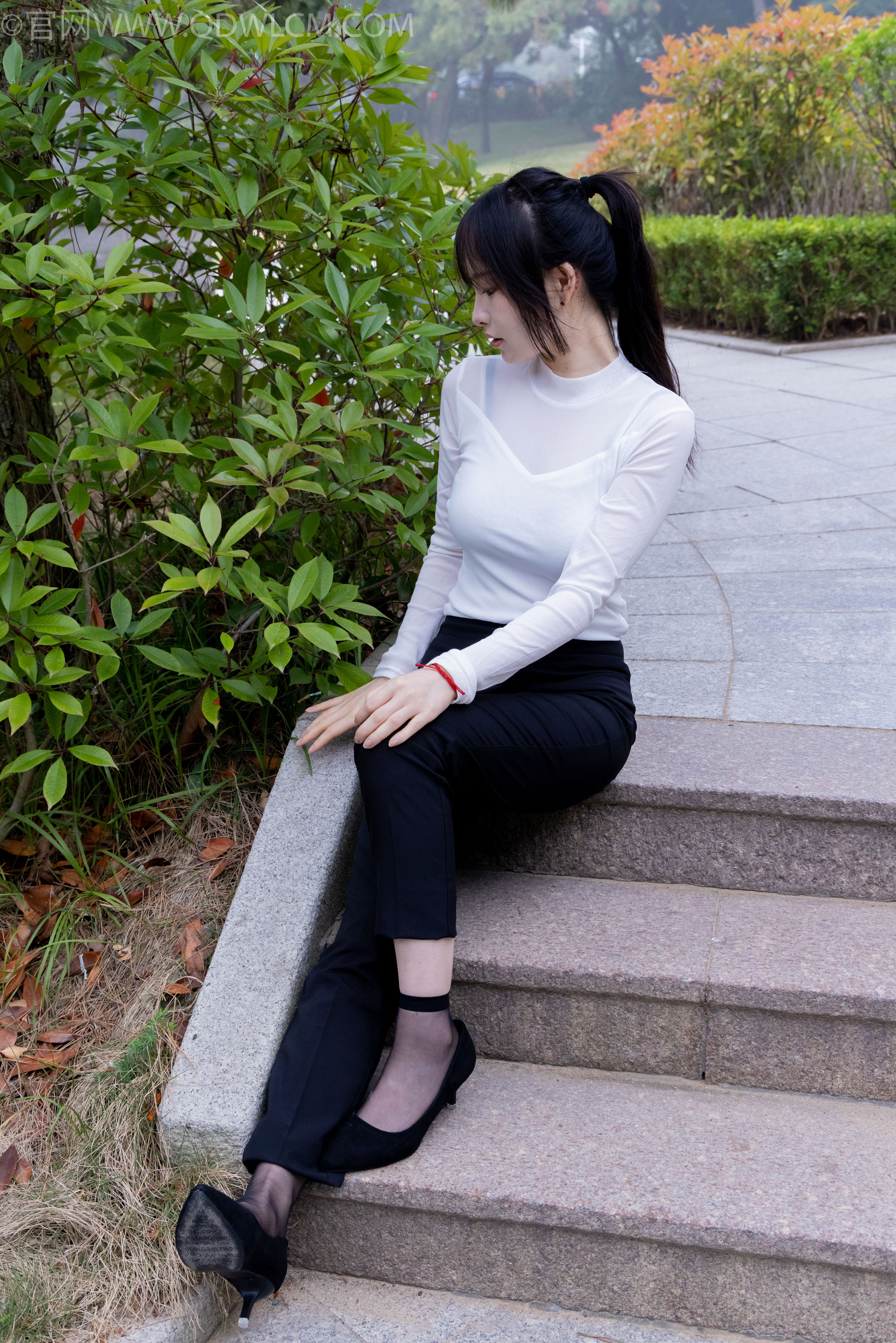 物恋传媒 No.2337 小酒 - 高跟鞋、短黑丝、短白丝/(315P)