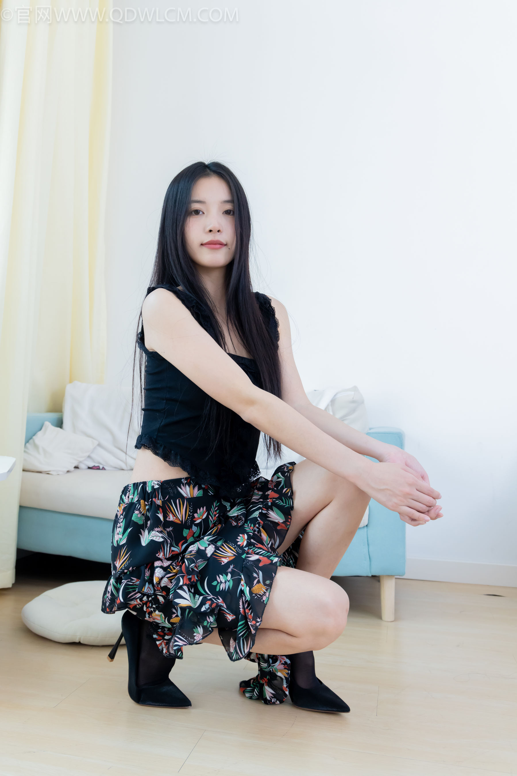 物恋传媒 No.2332 茯苓 - 短靴、短黑丝、裸足/(184P)