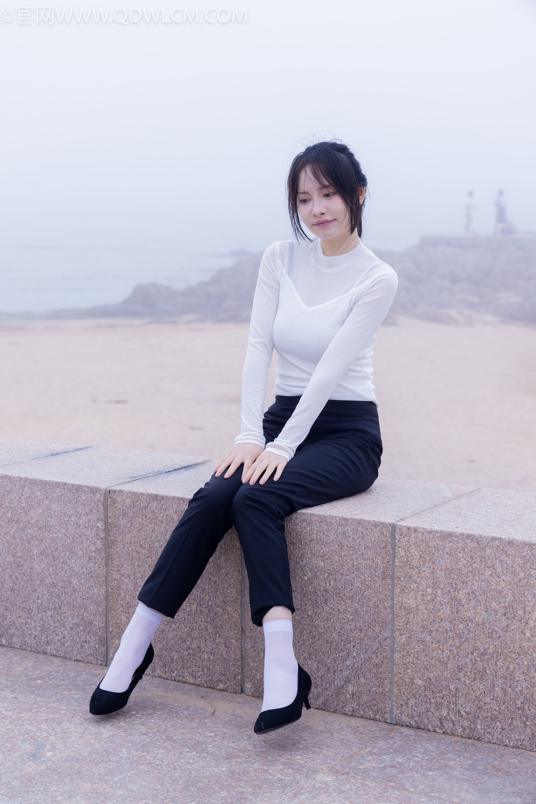 物恋传媒 No.2337 小酒 - 高跟鞋、短黑丝、短白丝/(315P)