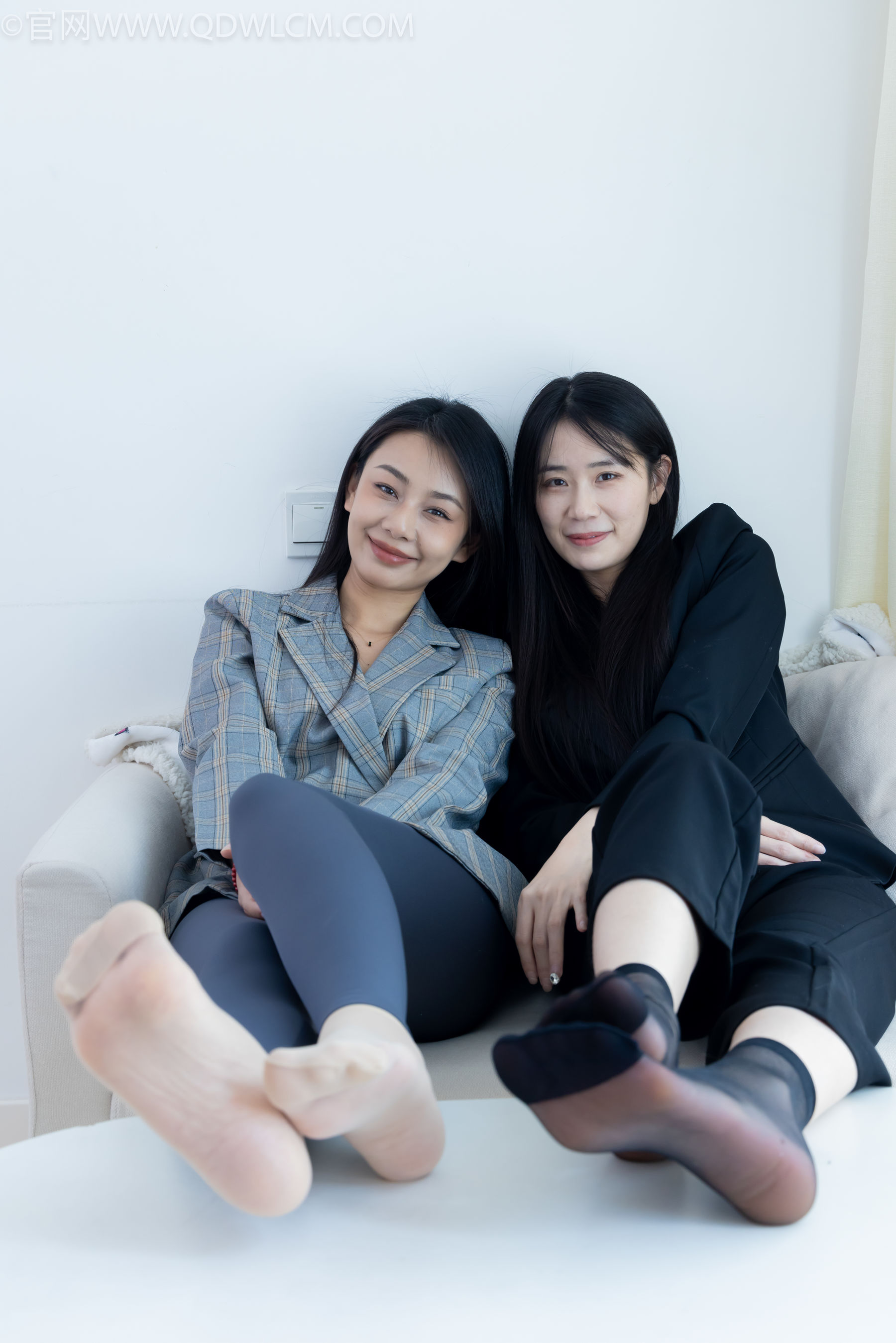 物恋传媒 No.2338 菜菜&岚岚 - 两双平底鞋、短黑丝、短肉丝/(169P)