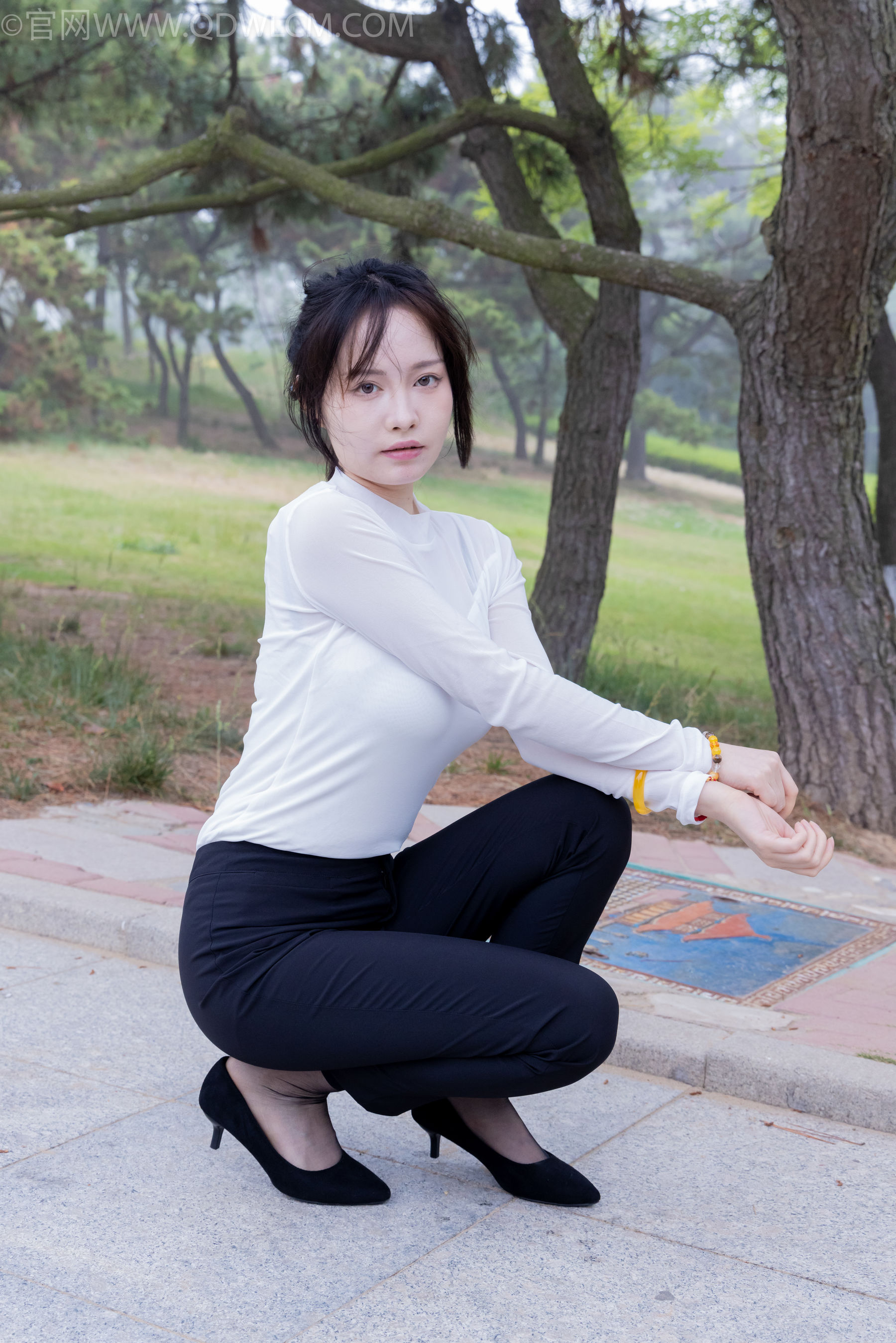 物恋传媒 No.2337 小酒 - 高跟鞋、短黑丝、短白丝/(315P)