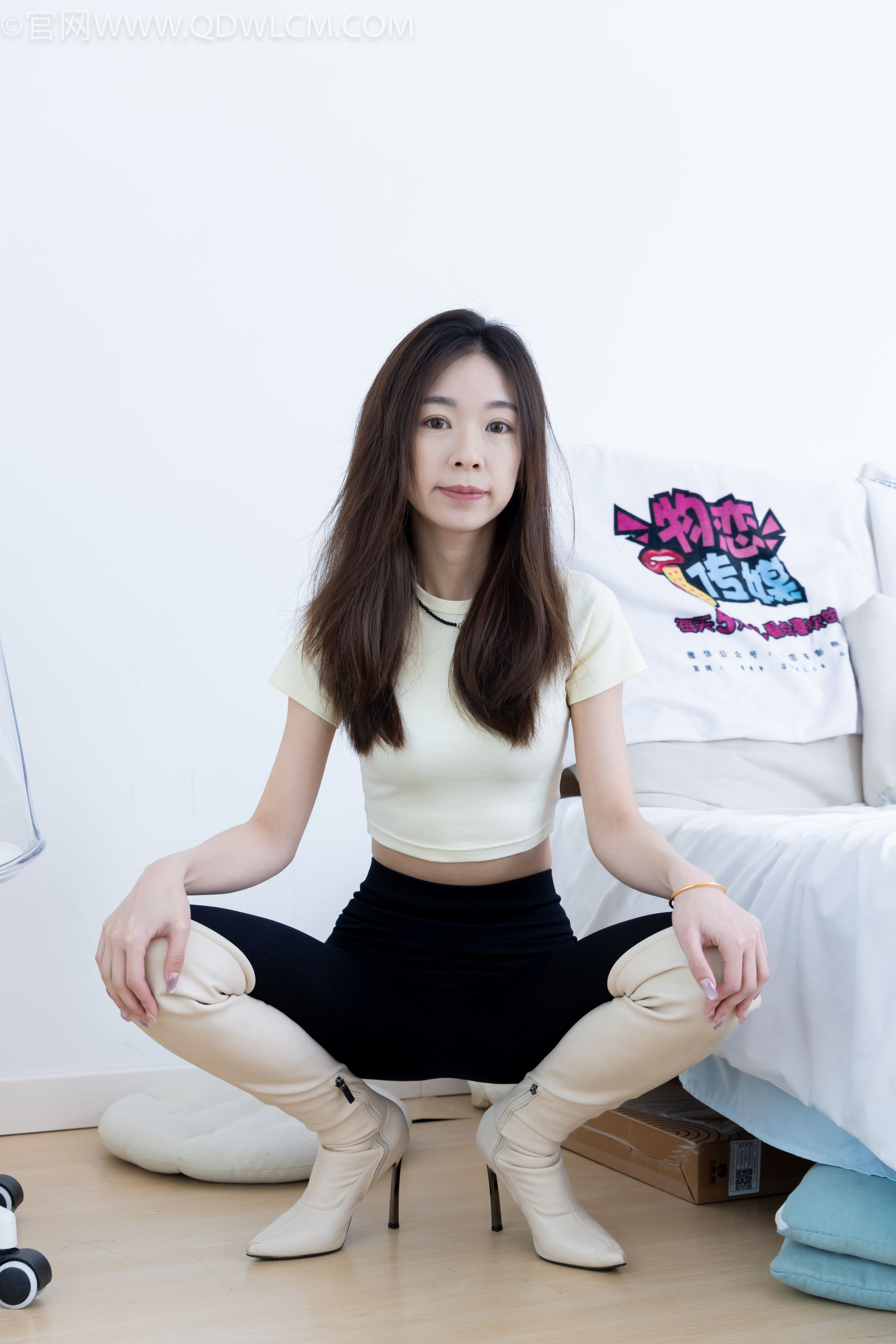 物恋传媒 No.2339 婷婷 - 长靴、白棉袜、裸足/(175P)