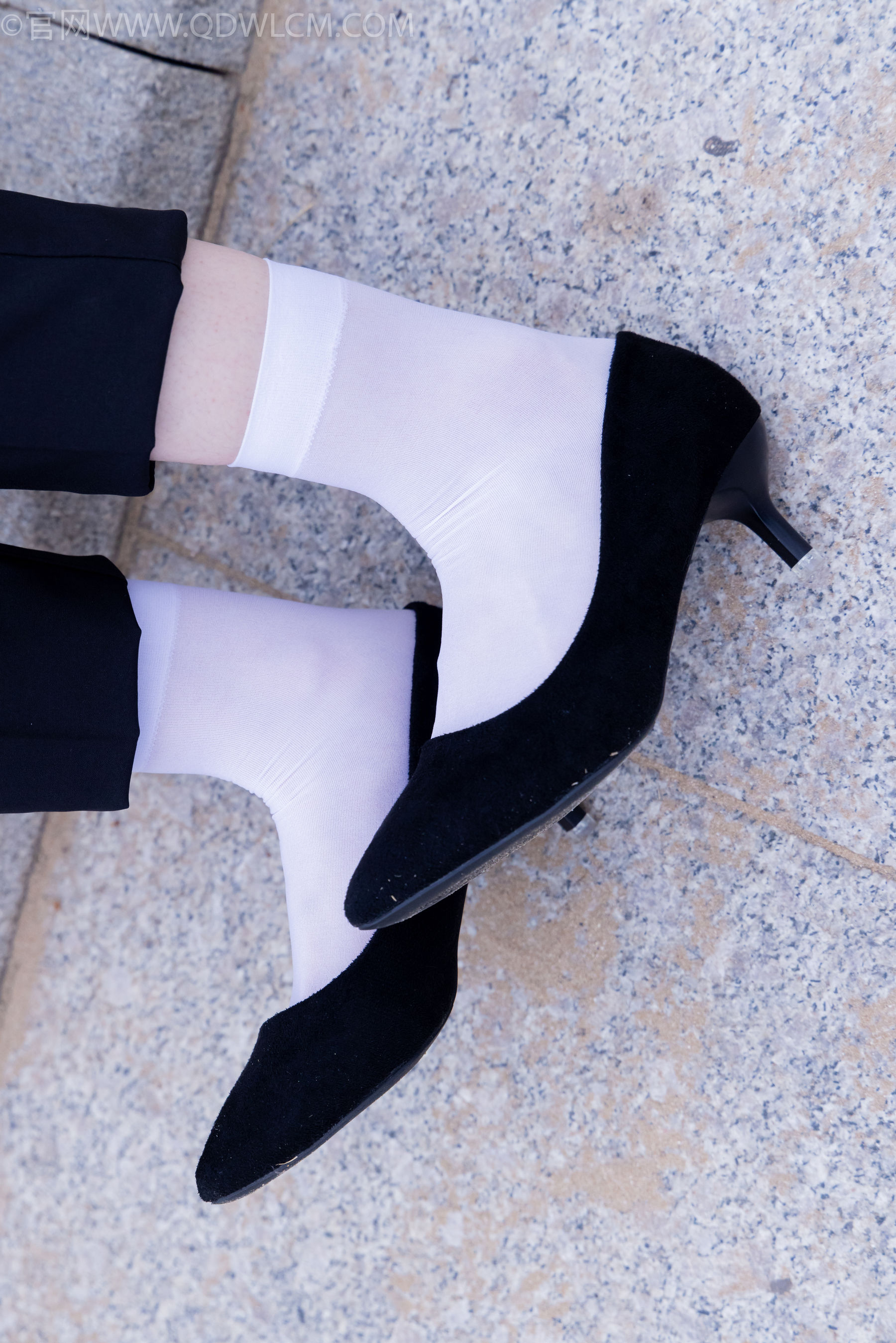 物恋传媒 No.2337 小酒 - 高跟鞋、短黑丝、短白丝/(315P)