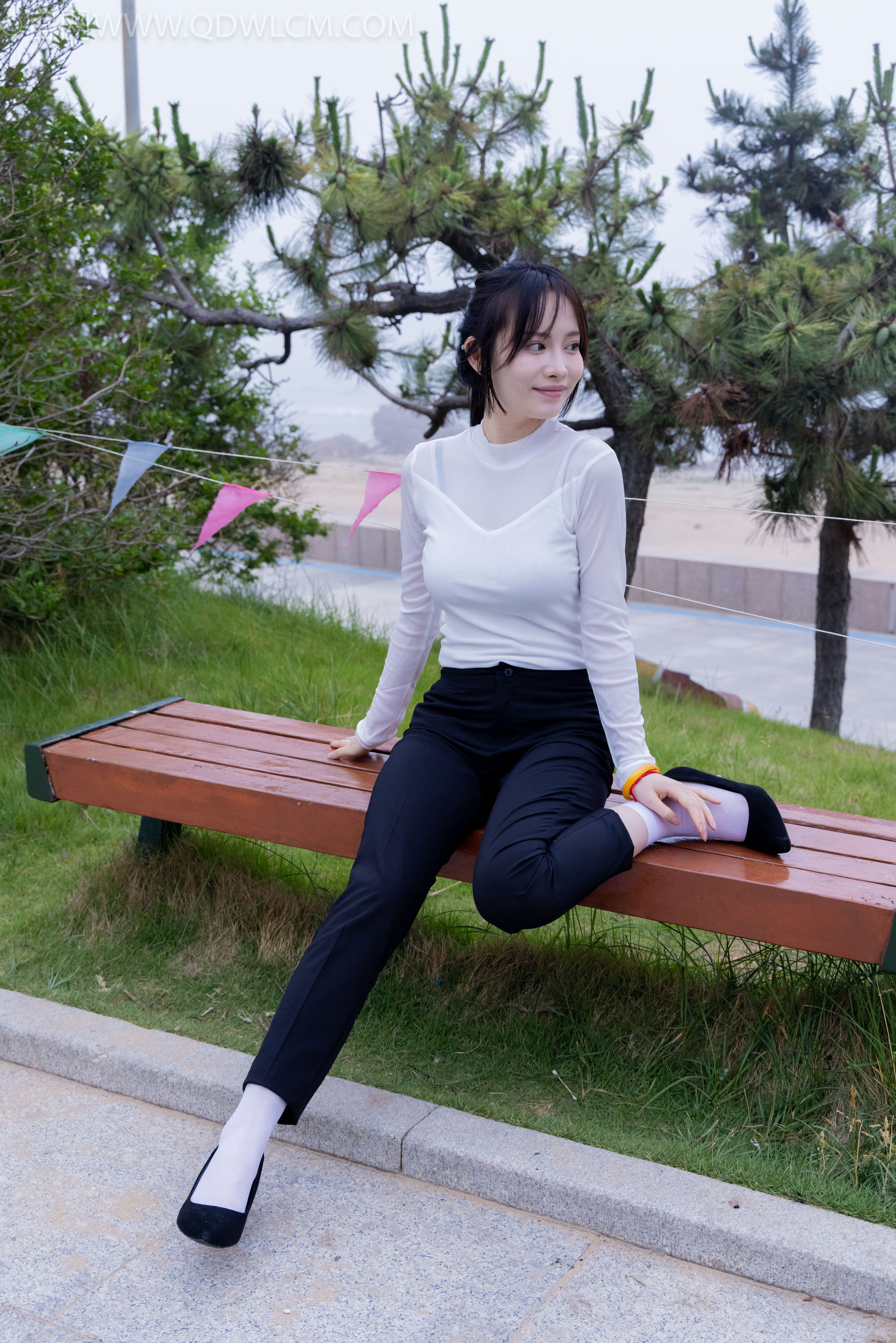 物恋传媒 No.2337 小酒 - 高跟鞋、短黑丝、短白丝/(315P)