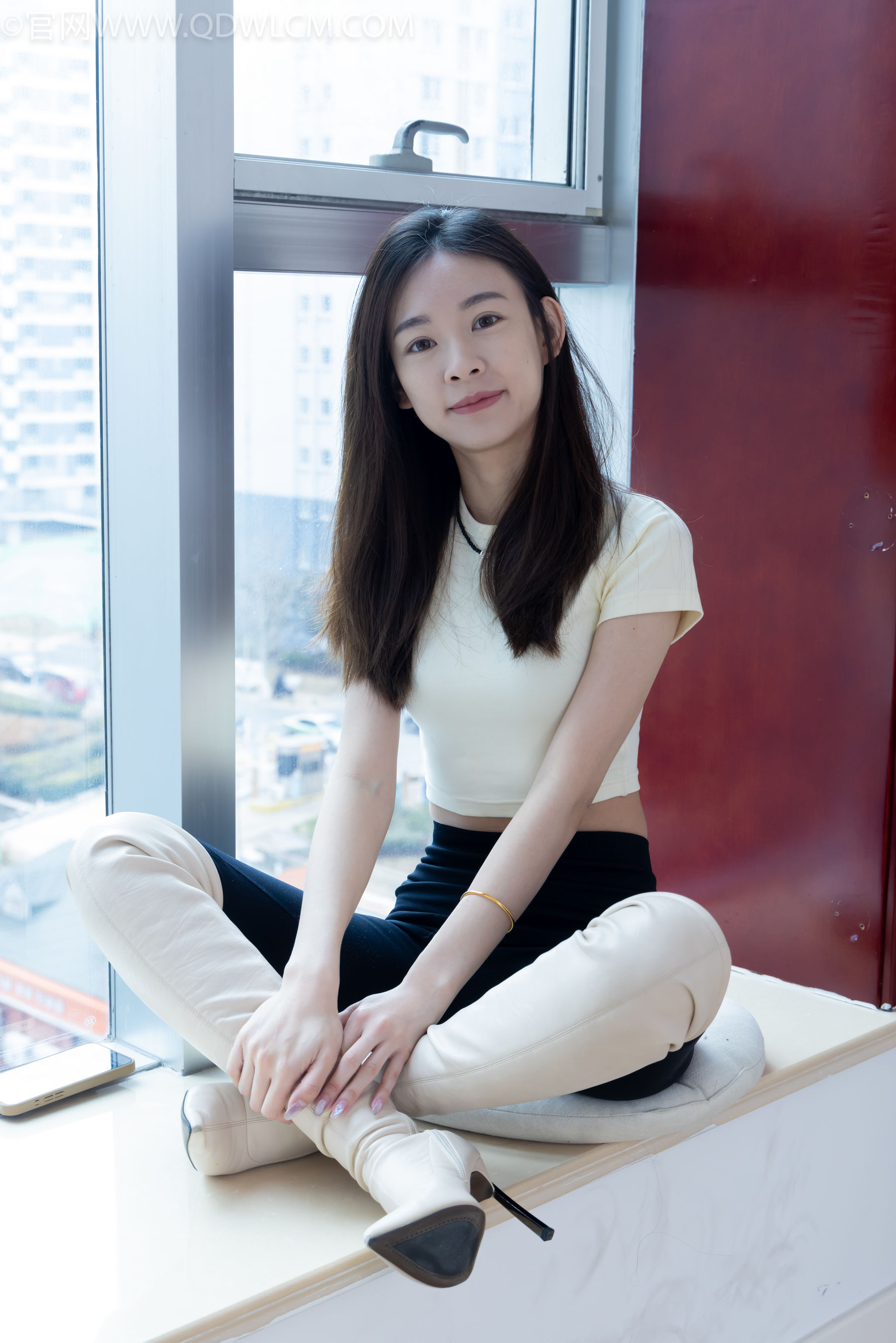 物恋传媒 No.2339 婷婷 - 长靴、白棉袜、裸足/(175P)