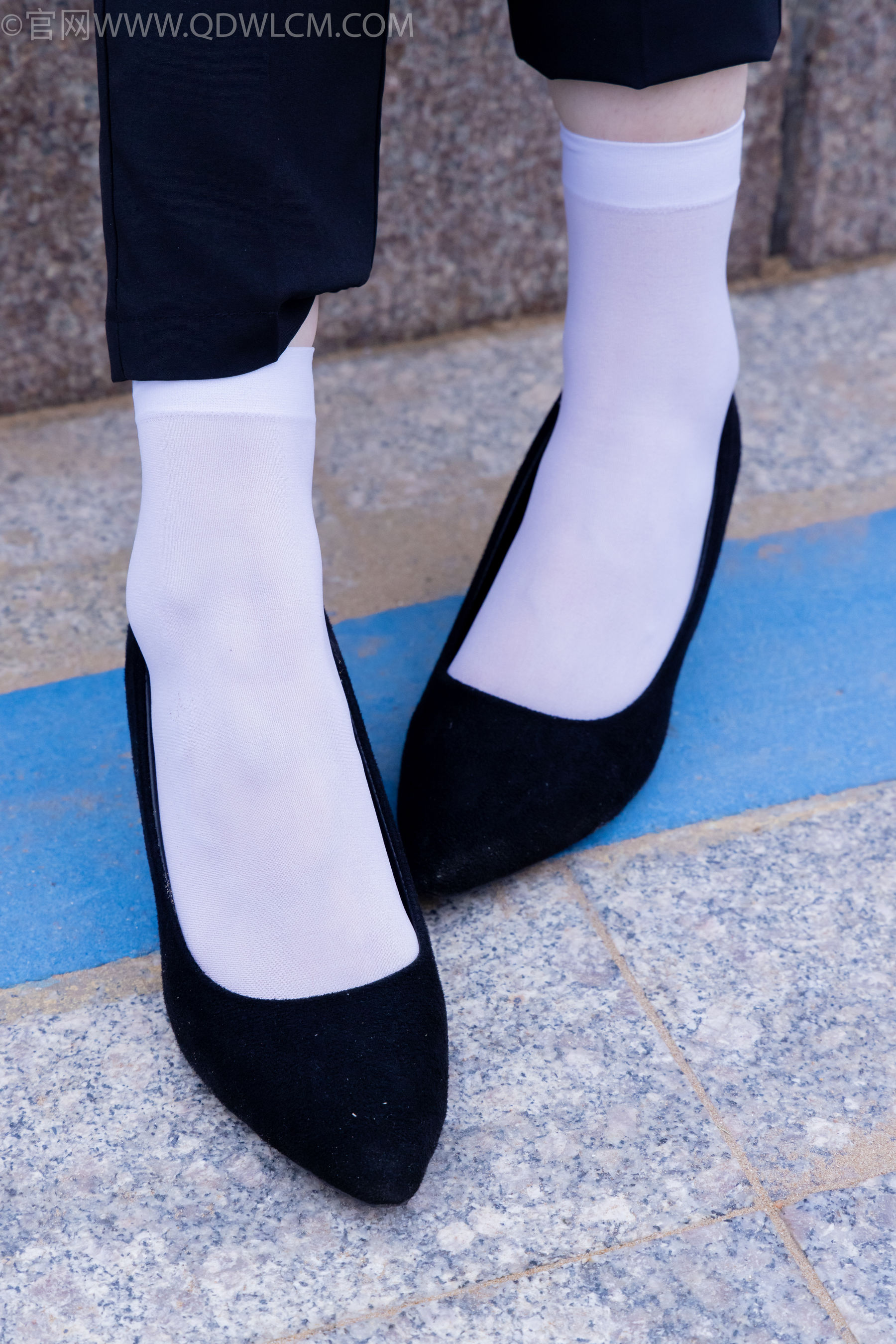 物恋传媒 No.2337 小酒 - 高跟鞋、短黑丝、短白丝/(315P)