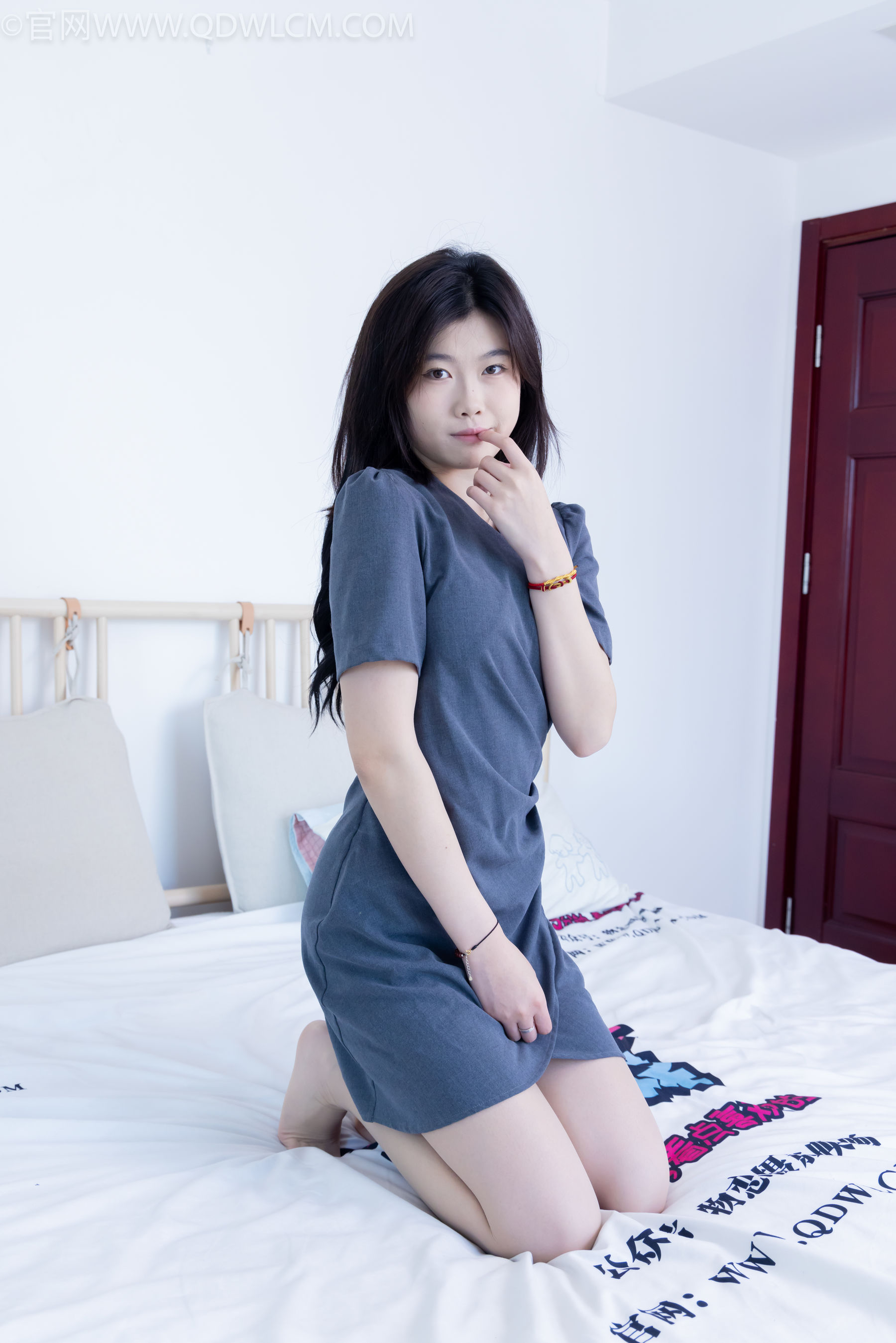 物恋传媒 No.2336 樱桃 - 三双高跟鞋、薄肉丝、裸足/(164P)