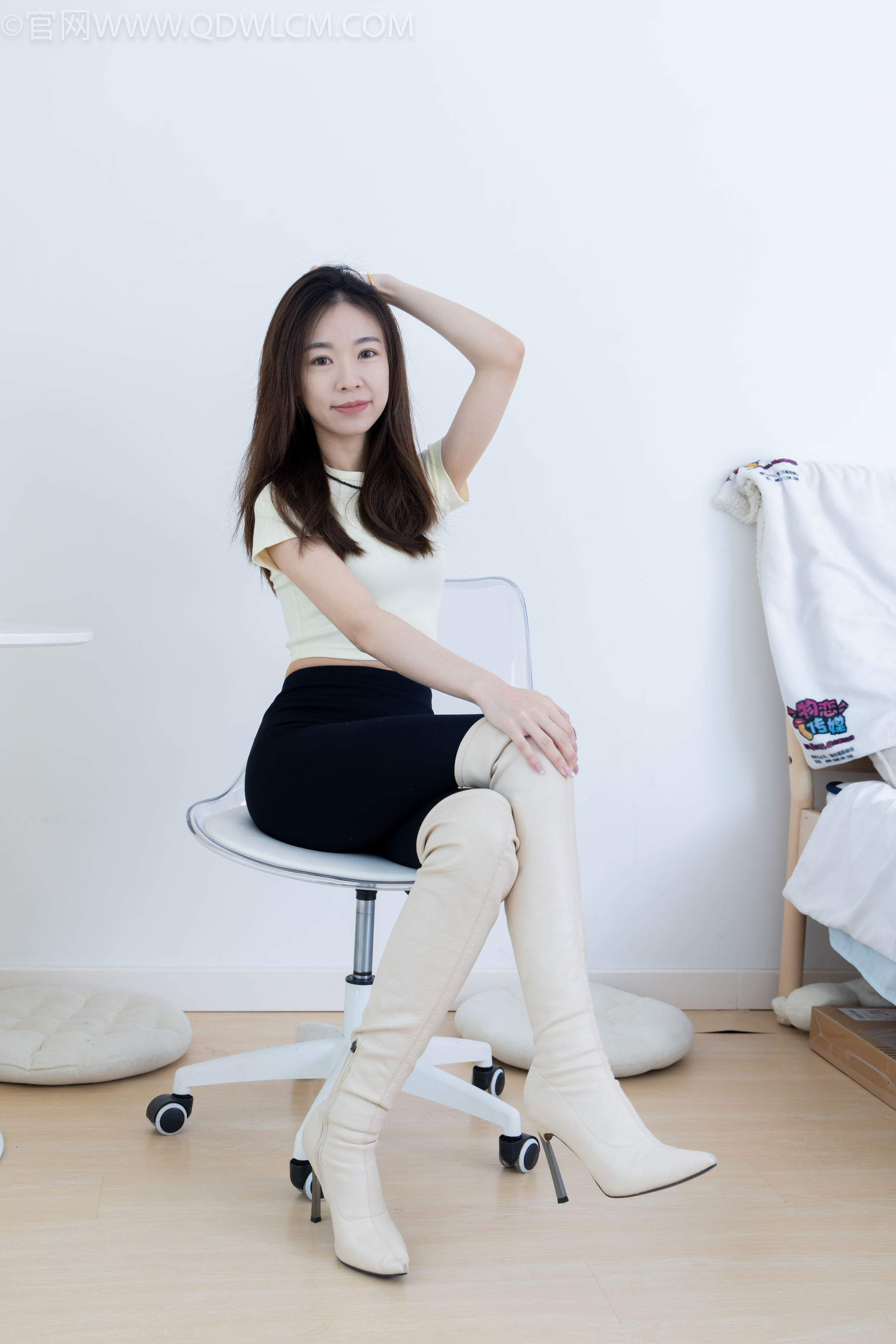 物恋传媒 No.2339 婷婷 - 长靴、白棉袜、裸足/(175P)