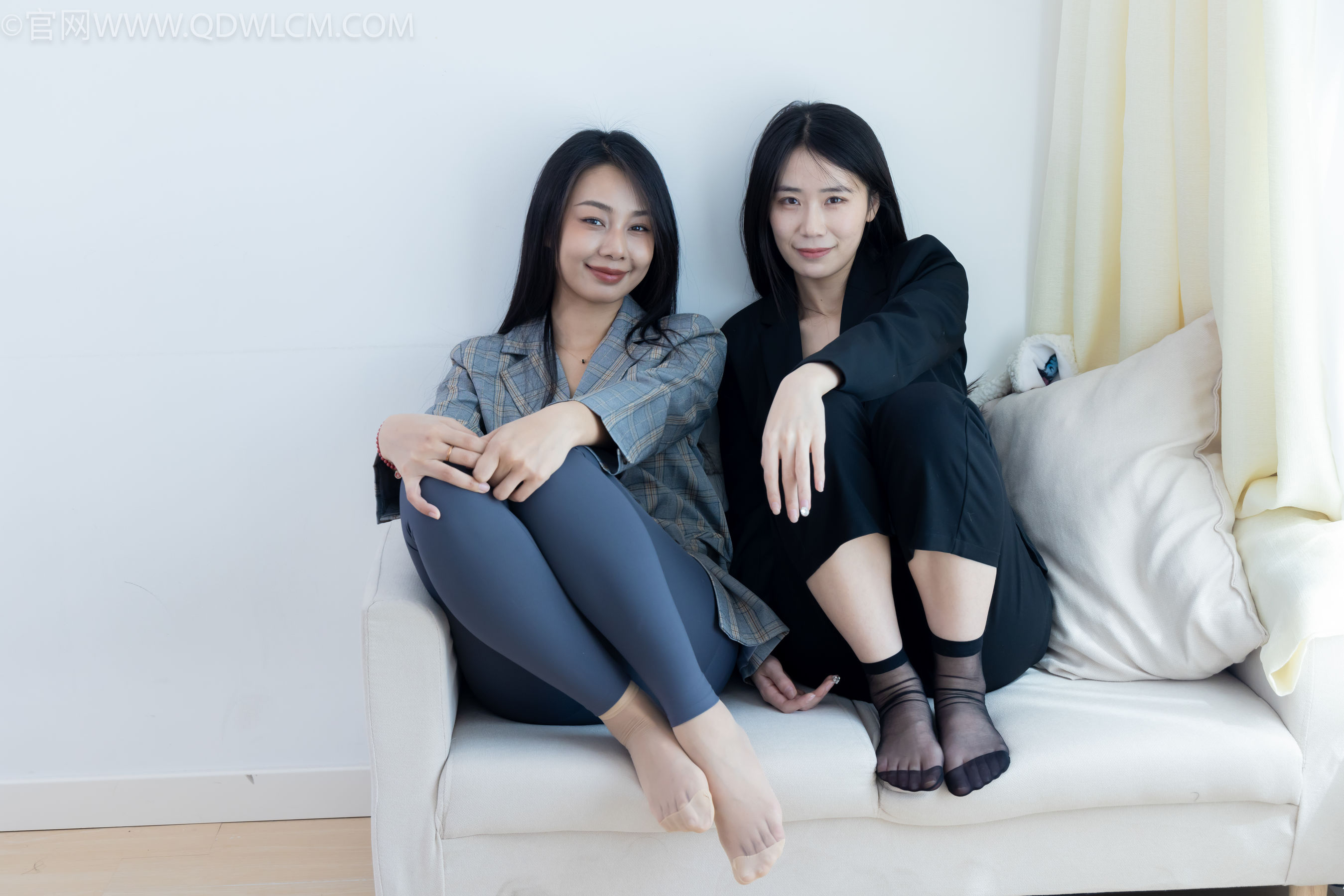 物恋传媒 No.2338 菜菜&岚岚 - 两双平底鞋、短黑丝、短肉丝/(169P)