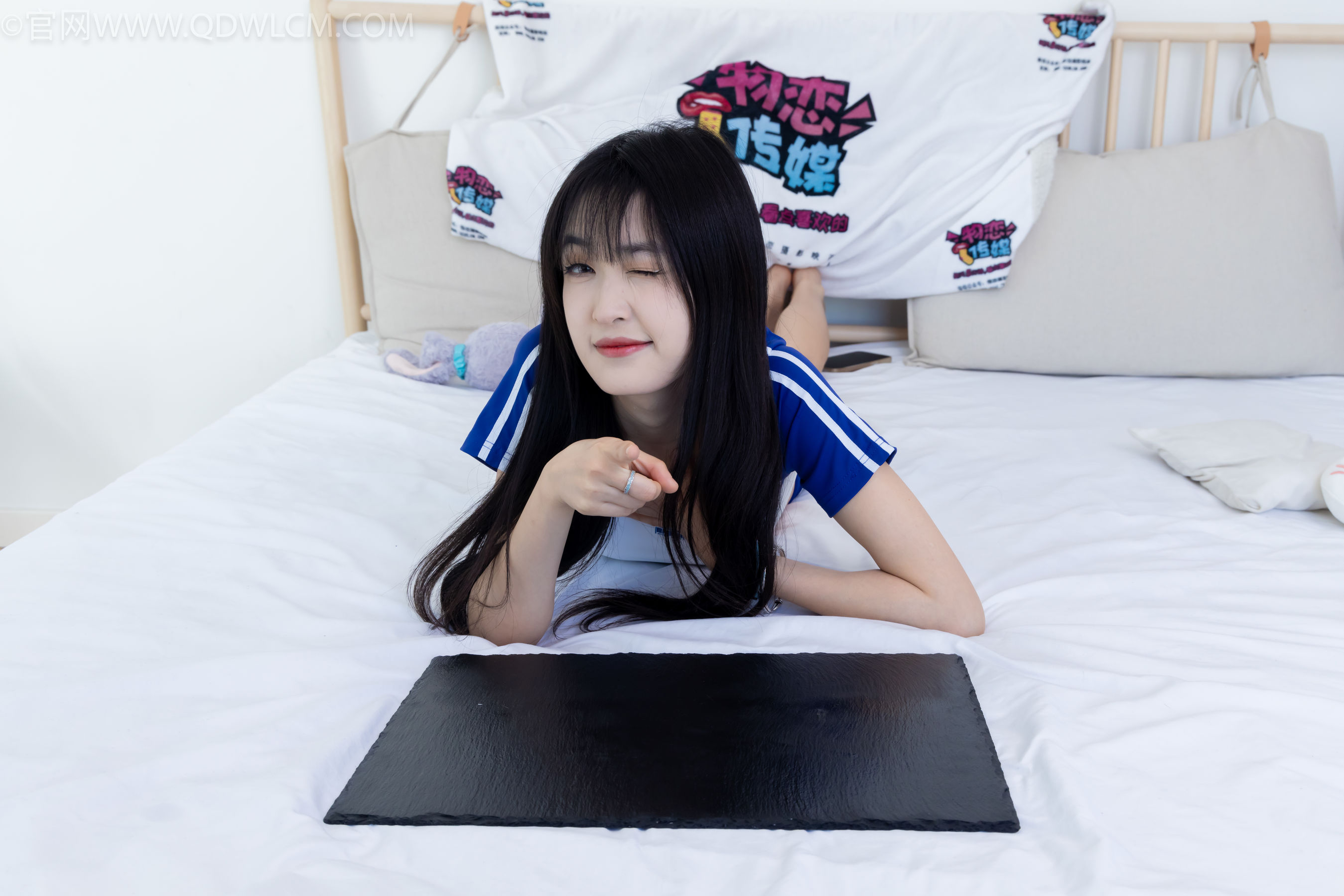 物恋传媒 No.2334 嘉木 - 运动鞋、厚白丝、裸足、裸足/(242P)