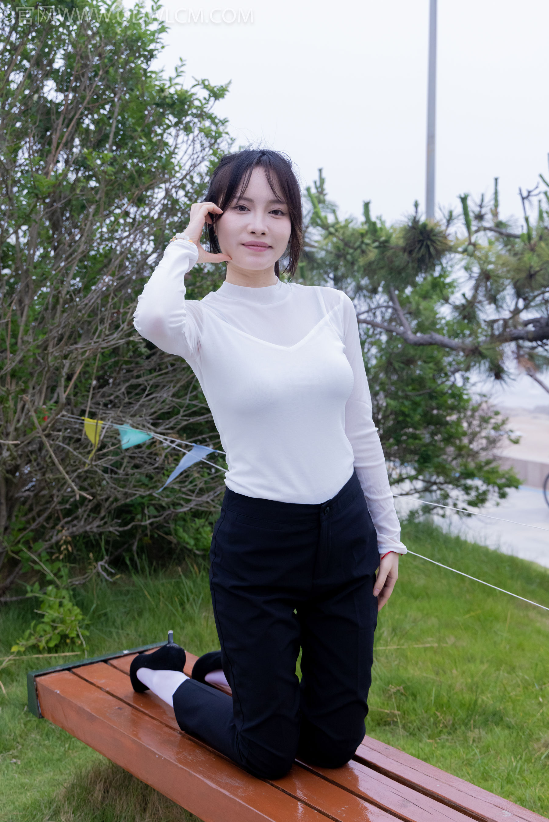 物恋传媒 No.2337 小酒 - 高跟鞋、短黑丝、短白丝/(315P)