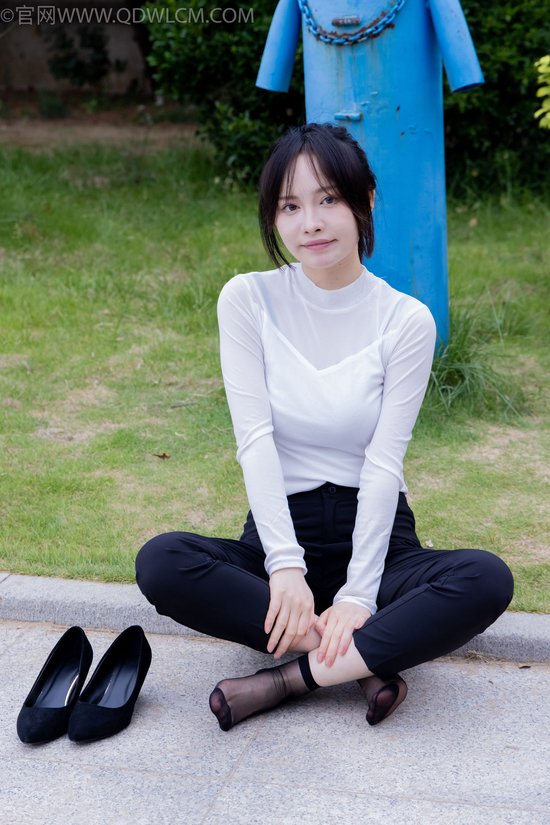 物恋传媒 No.2337 小酒 - 高跟鞋、短黑丝、短白丝/(315P)