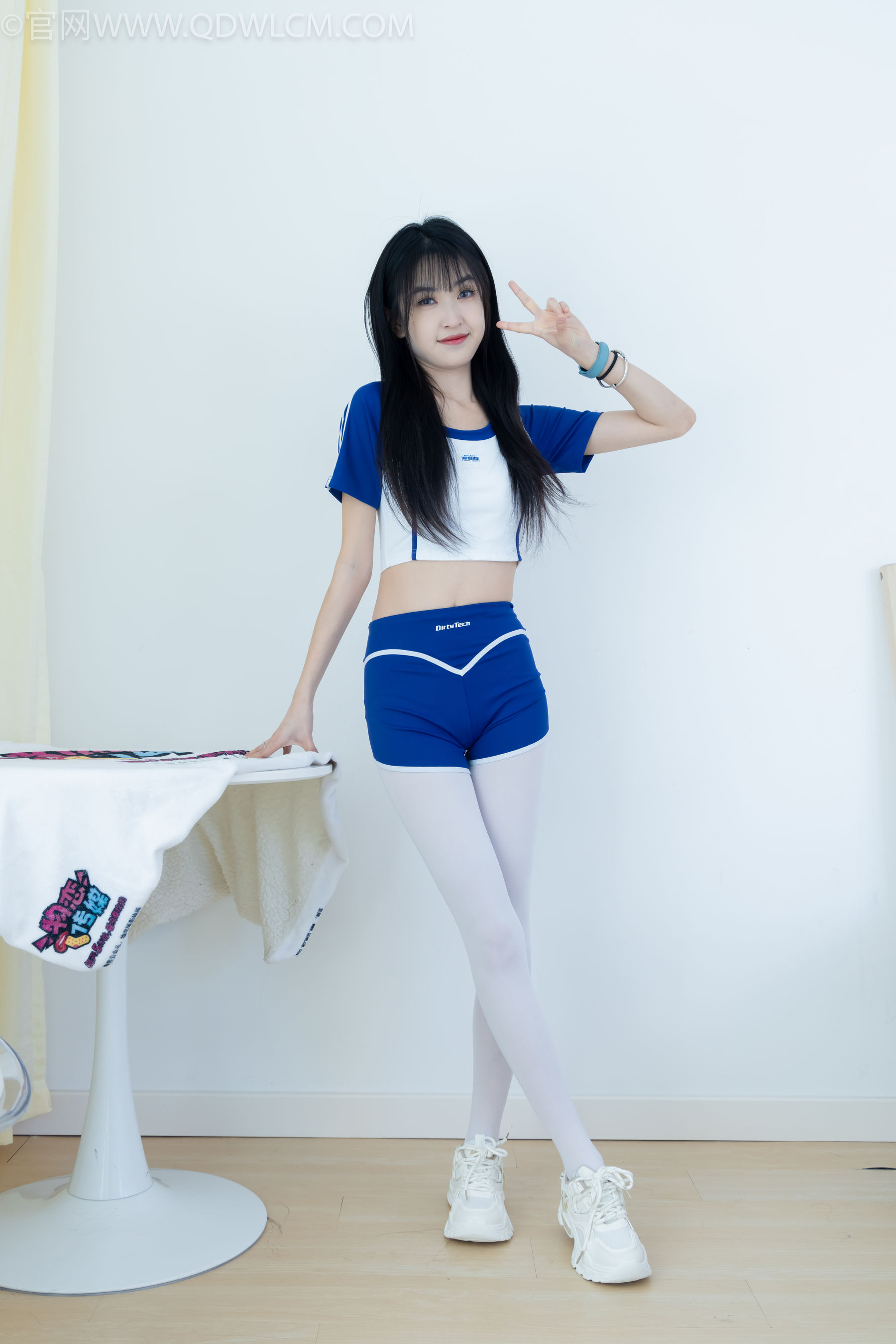 物恋传媒 No.2334 嘉木 - 运动鞋、厚白丝、裸足、裸足/(242P)