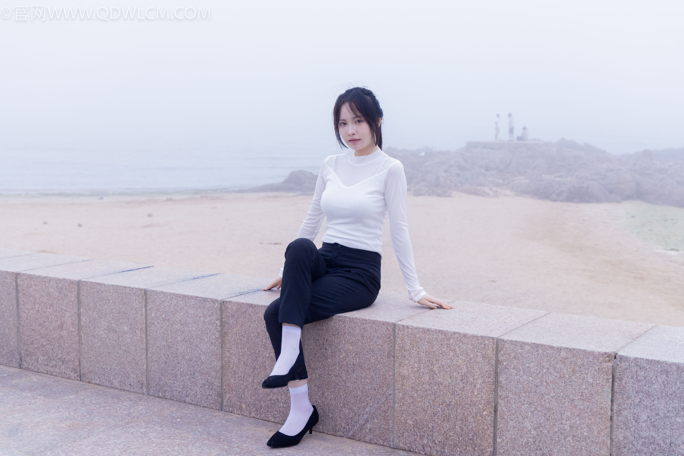 物恋传媒 No.2337 小酒 - 高跟鞋、短黑丝、短白丝/(315P)