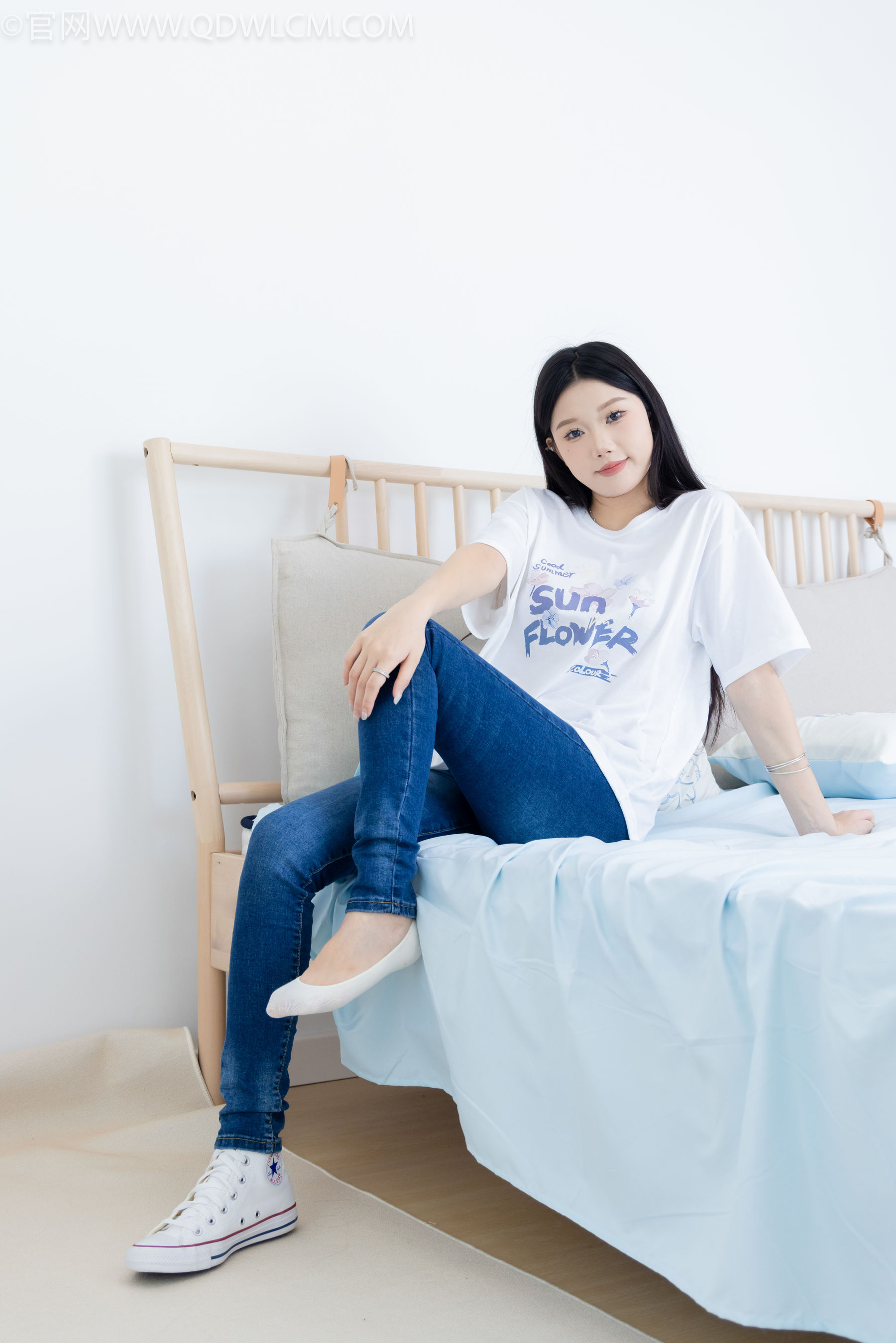 物恋传媒 No.2329 小竹 - 帆布鞋、白船袜、肚子疼揉肚子剧情/(158P)