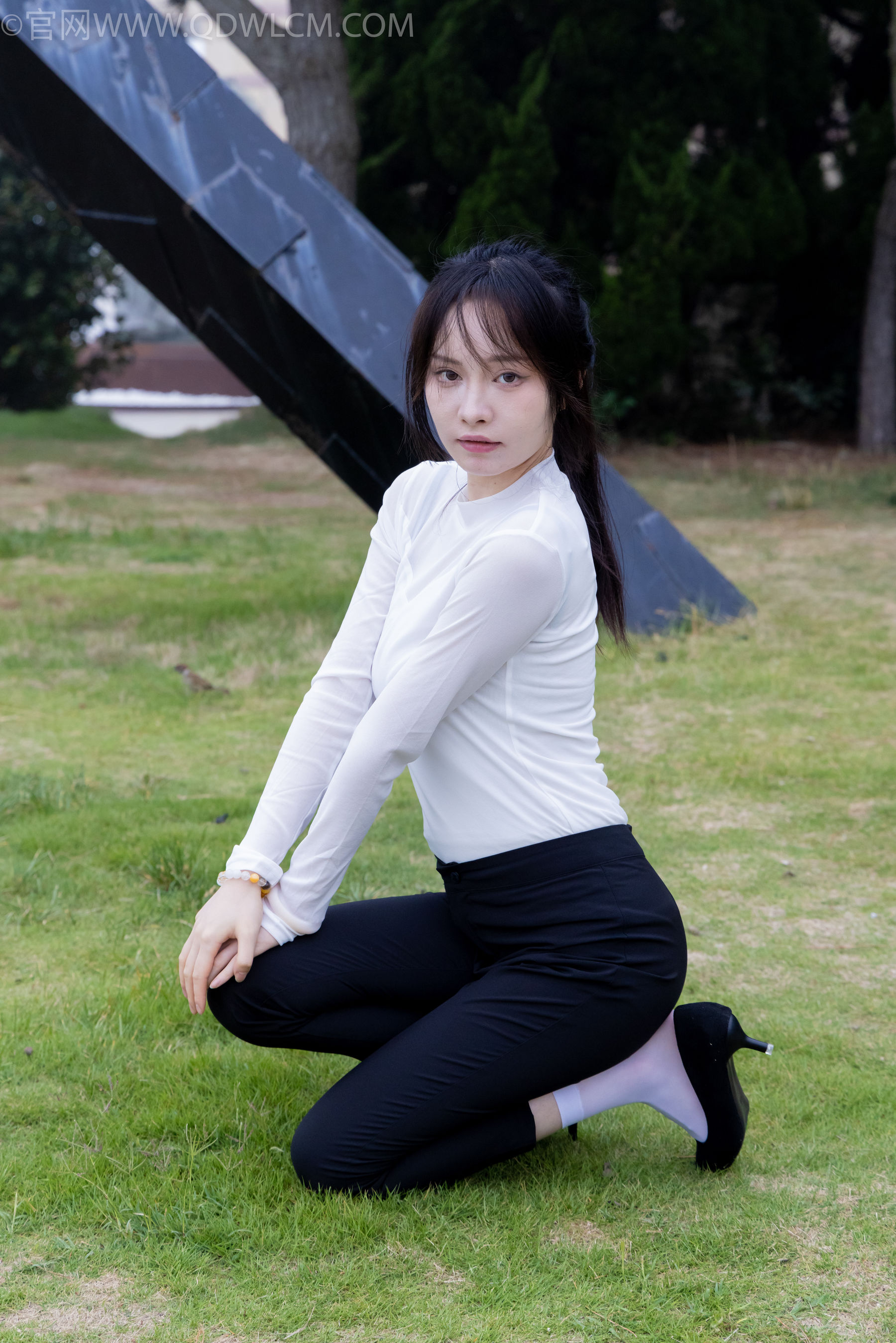 物恋传媒 No.2337 小酒 - 高跟鞋、短黑丝、短白丝/(315P)