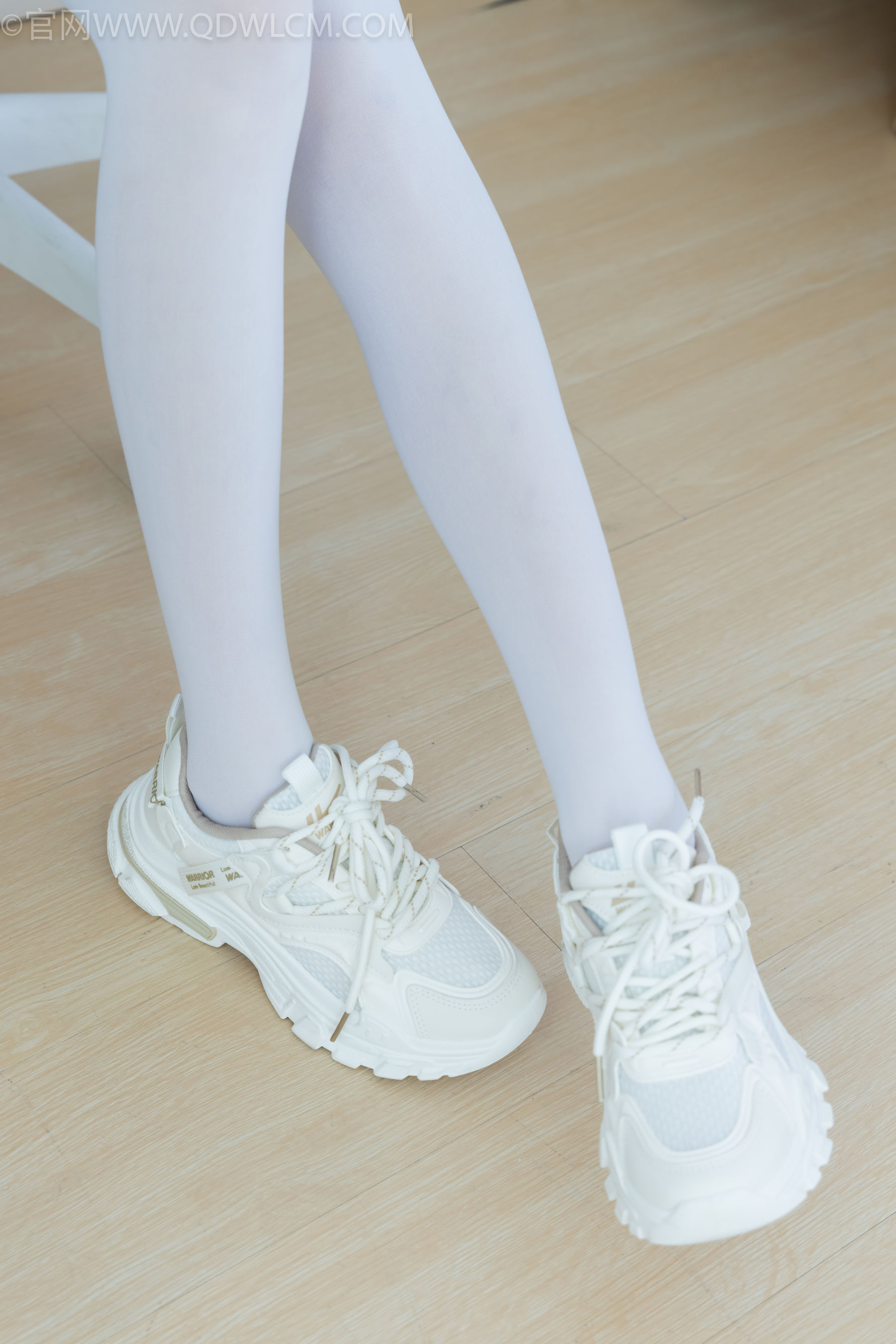 物恋传媒 No.2334 嘉木 - 运动鞋、厚白丝、裸足、裸足/(242P)