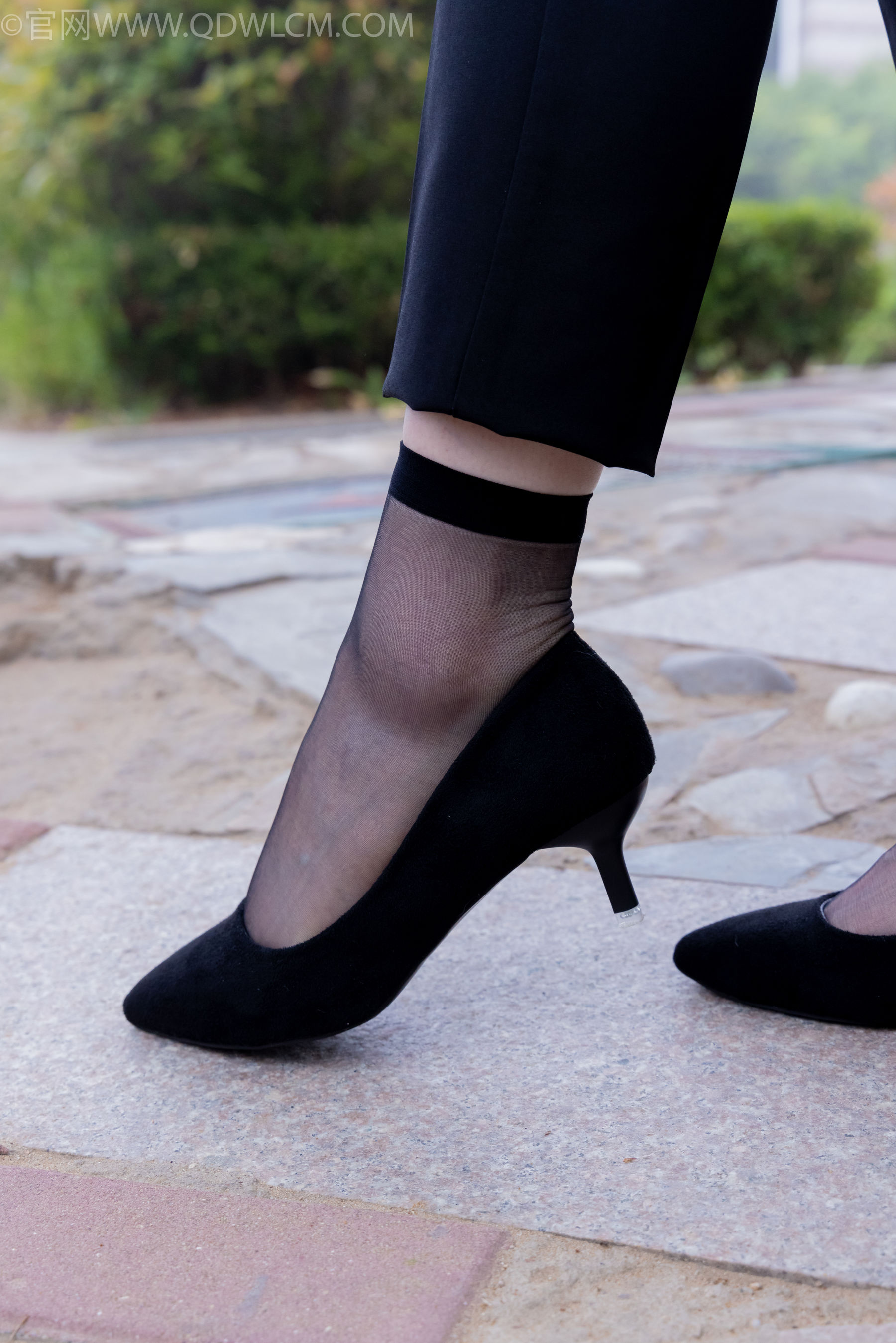 物恋传媒 No.2337 小酒 - 高跟鞋、短黑丝、短白丝/(315P)