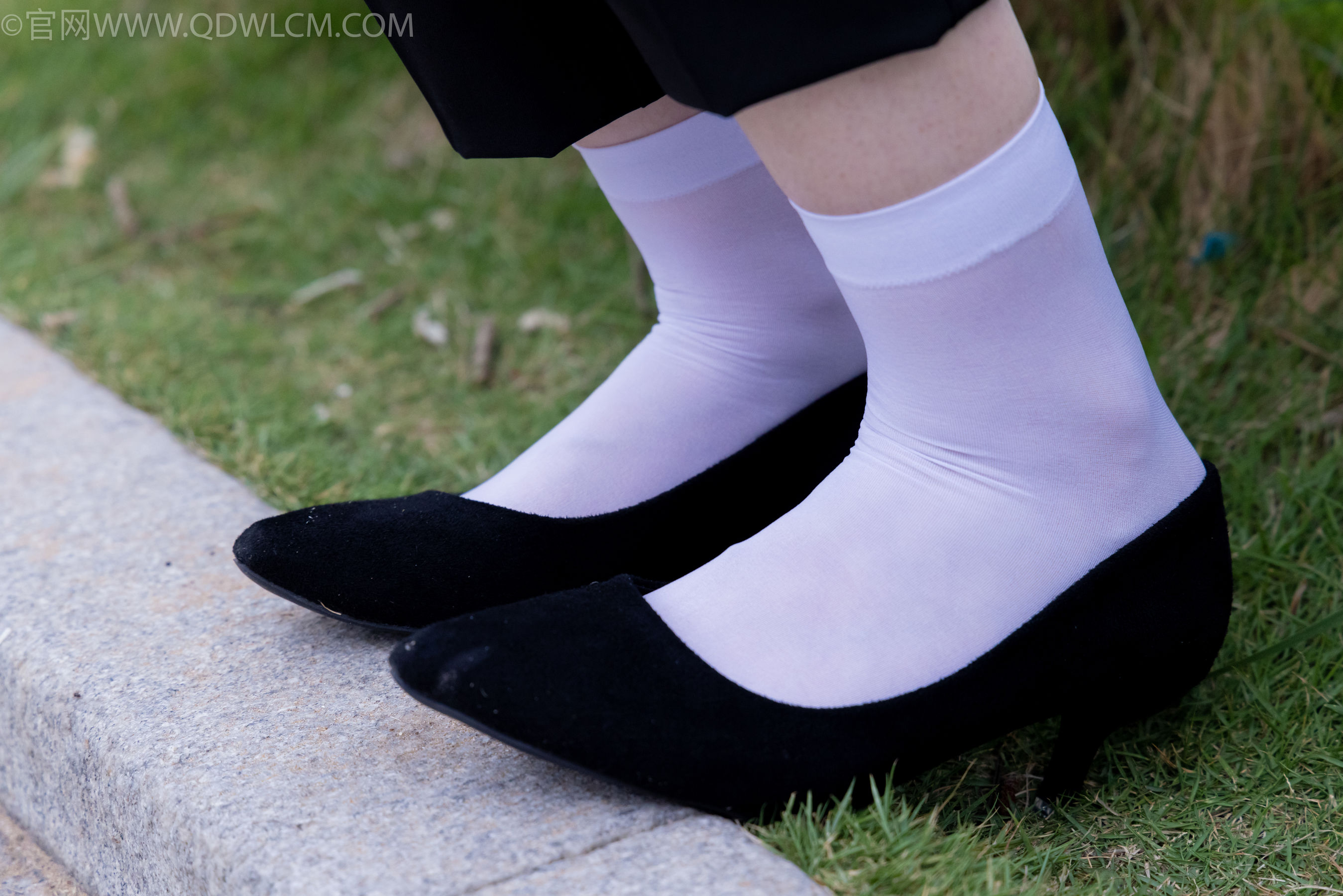 物恋传媒 No.2337 小酒 - 高跟鞋、短黑丝、短白丝/(315P)